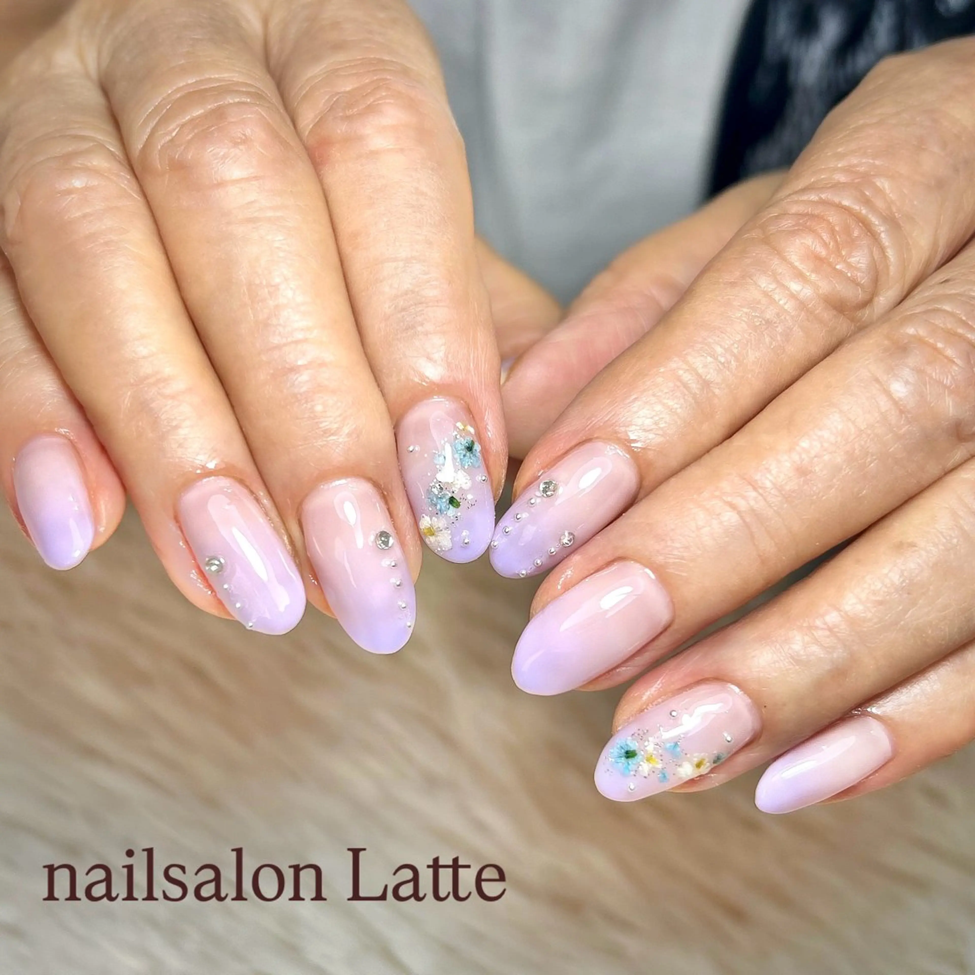 ネイル Nailsalon Latteのネイルデザイン