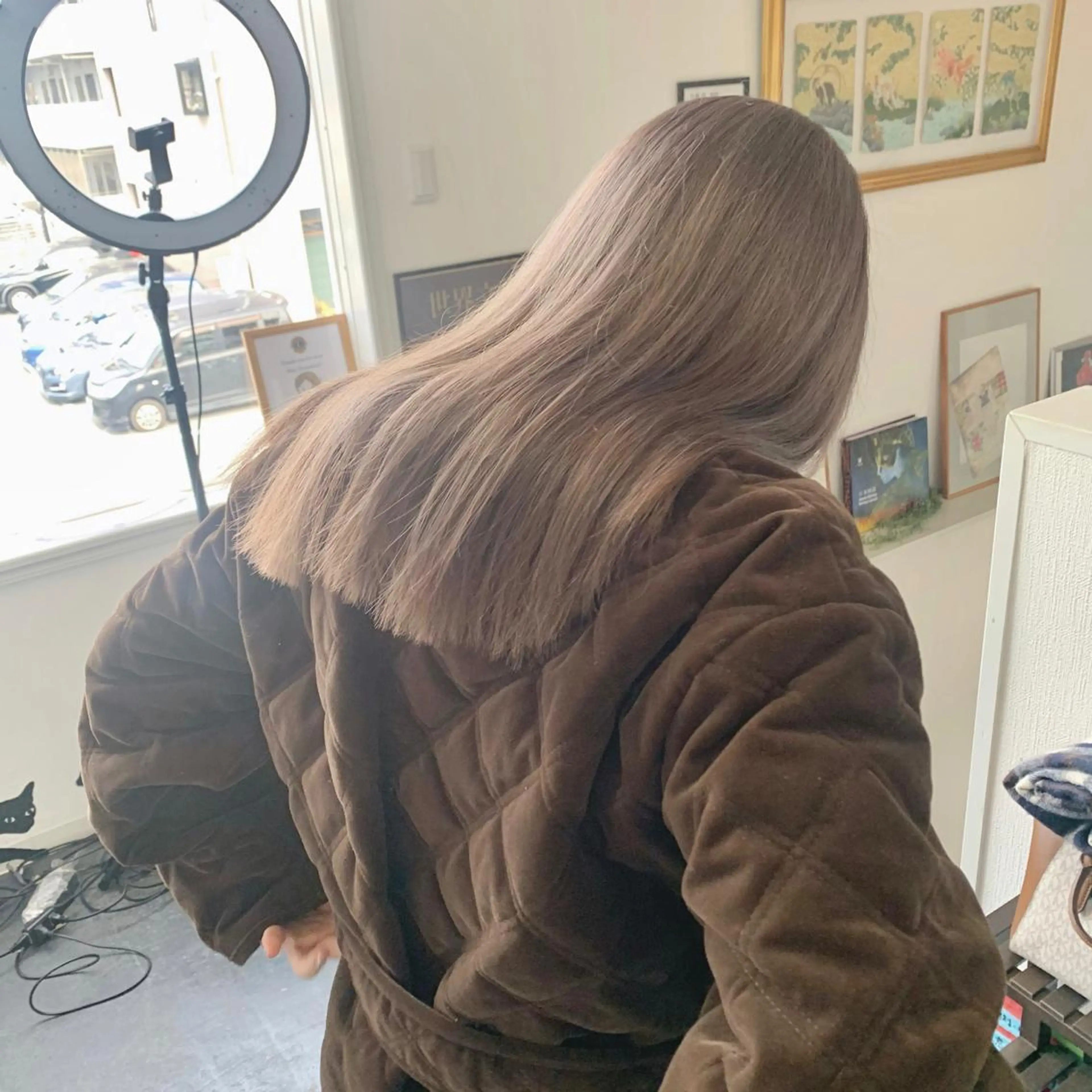 セミロング カラー グレージュ シルバー シルバーグレージュ ヘアカラー acta noid　etto所属・袴田 伊代のヘアスタイル