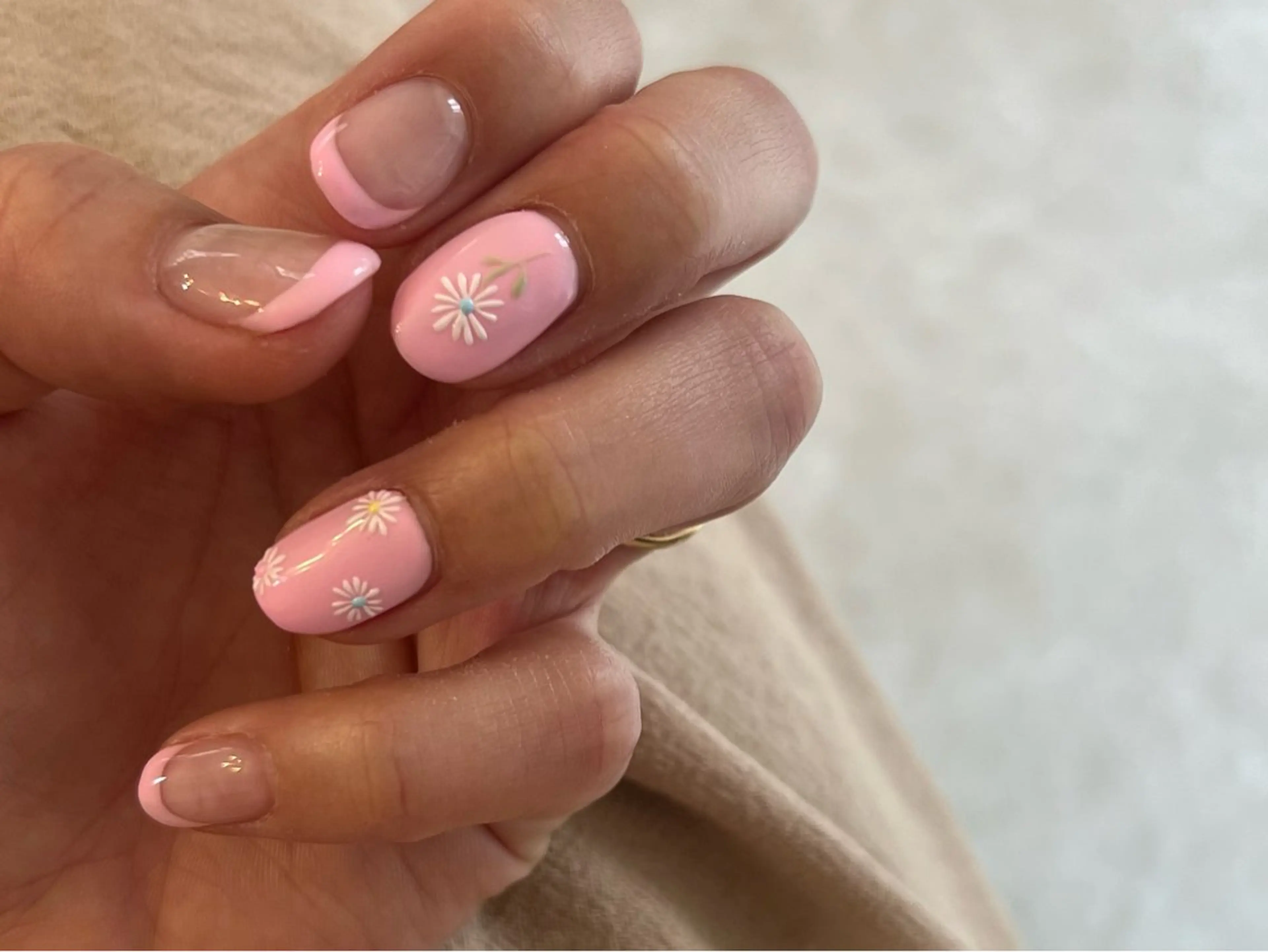 ネイル フラワーネイル フレンチネイル ピンク ハンドネイル sode shioriのネイルデザイン