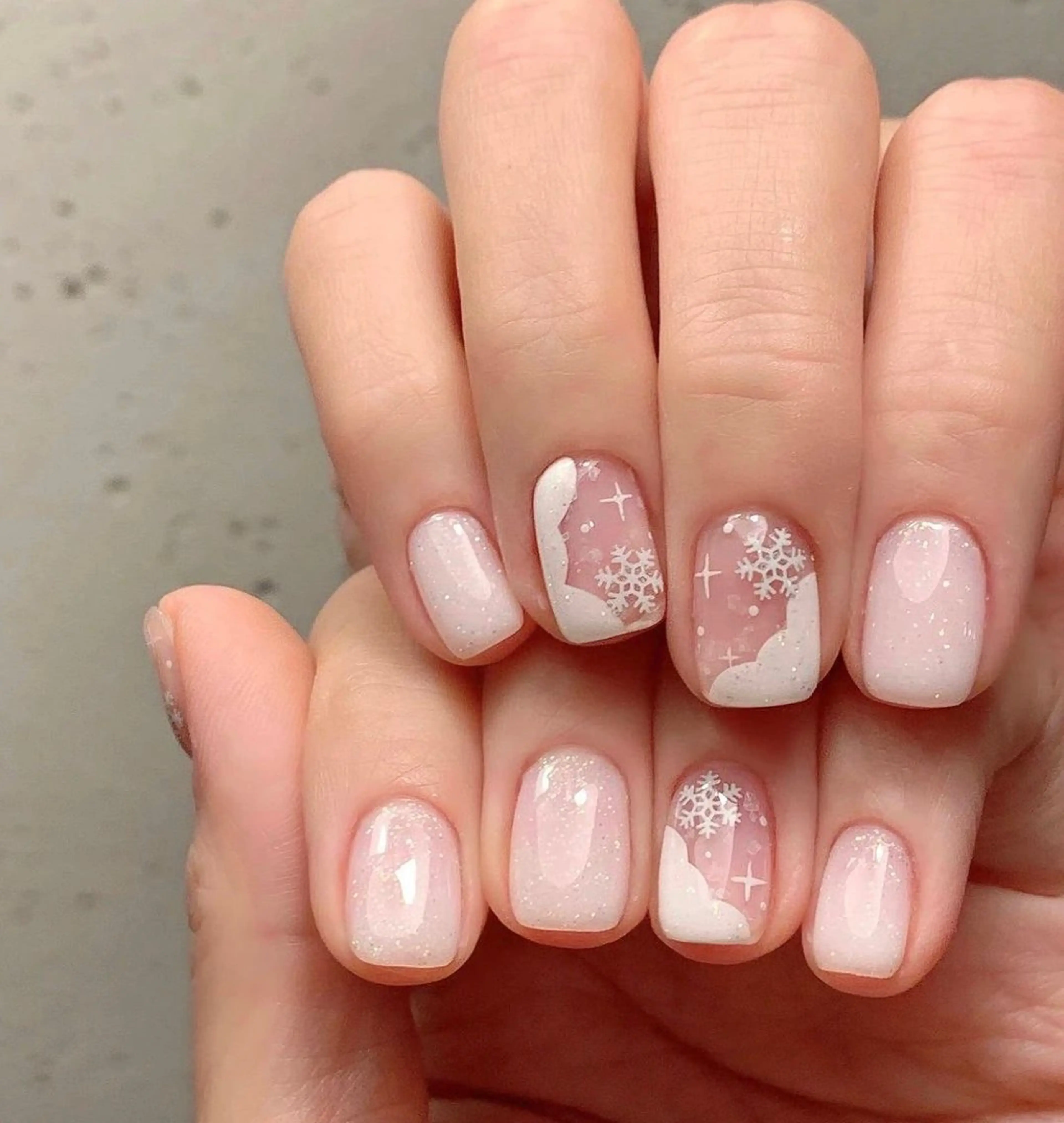 ネイル シンプルネイル 冬ネイル クリスマス リボン、ガーリー パーツ放題専門店のネイルデザイン