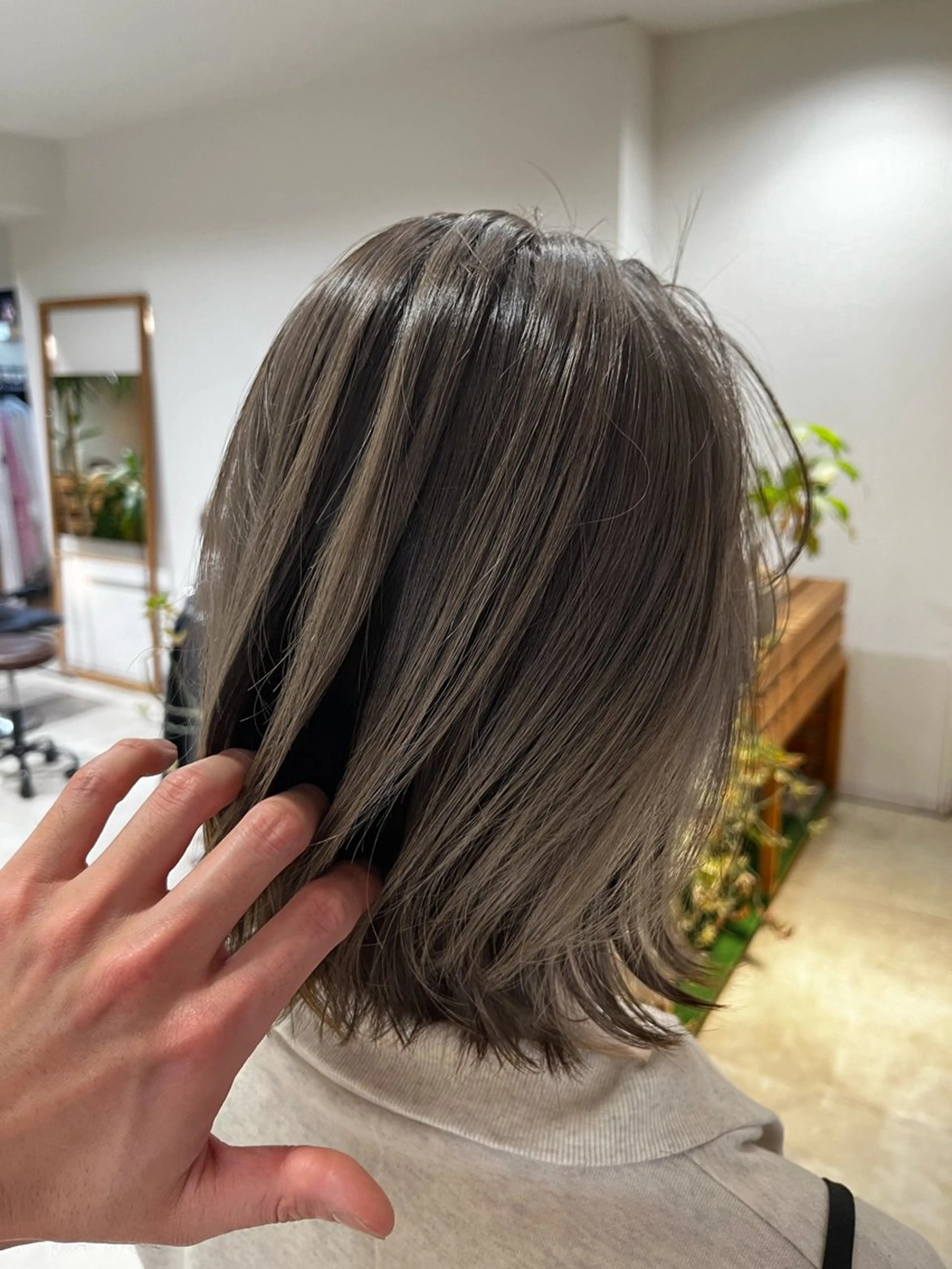 ミディアム カット ヘアカラー hoNua. 栄/透明感カラーのヘアスタイル