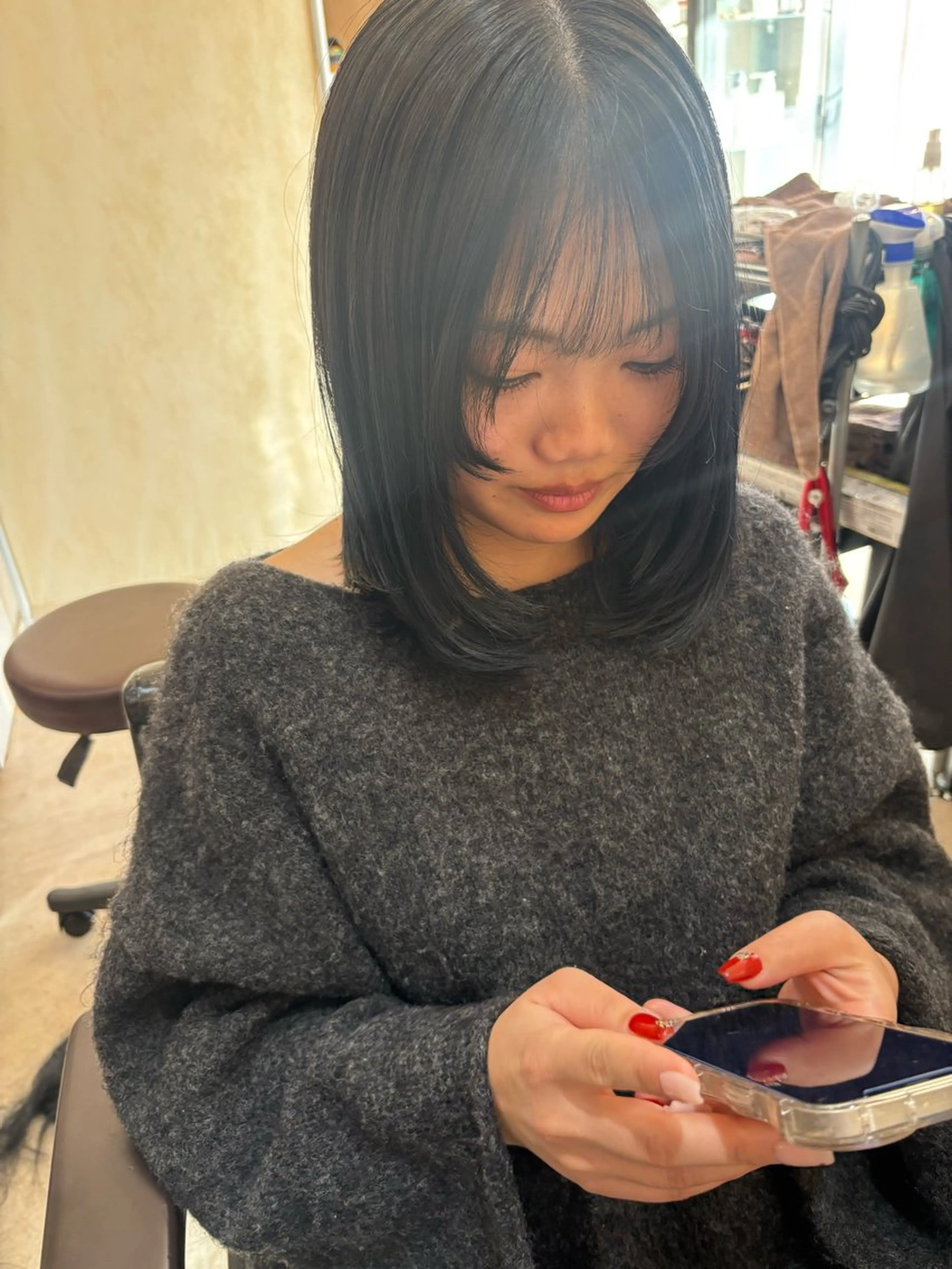 ミディアム 顔まわりレイヤー 顔周りカット レイヤーカット TinkerLip所属・レイヤー／ボブ／暗髪 透明感カラーChieのヘアスタイル