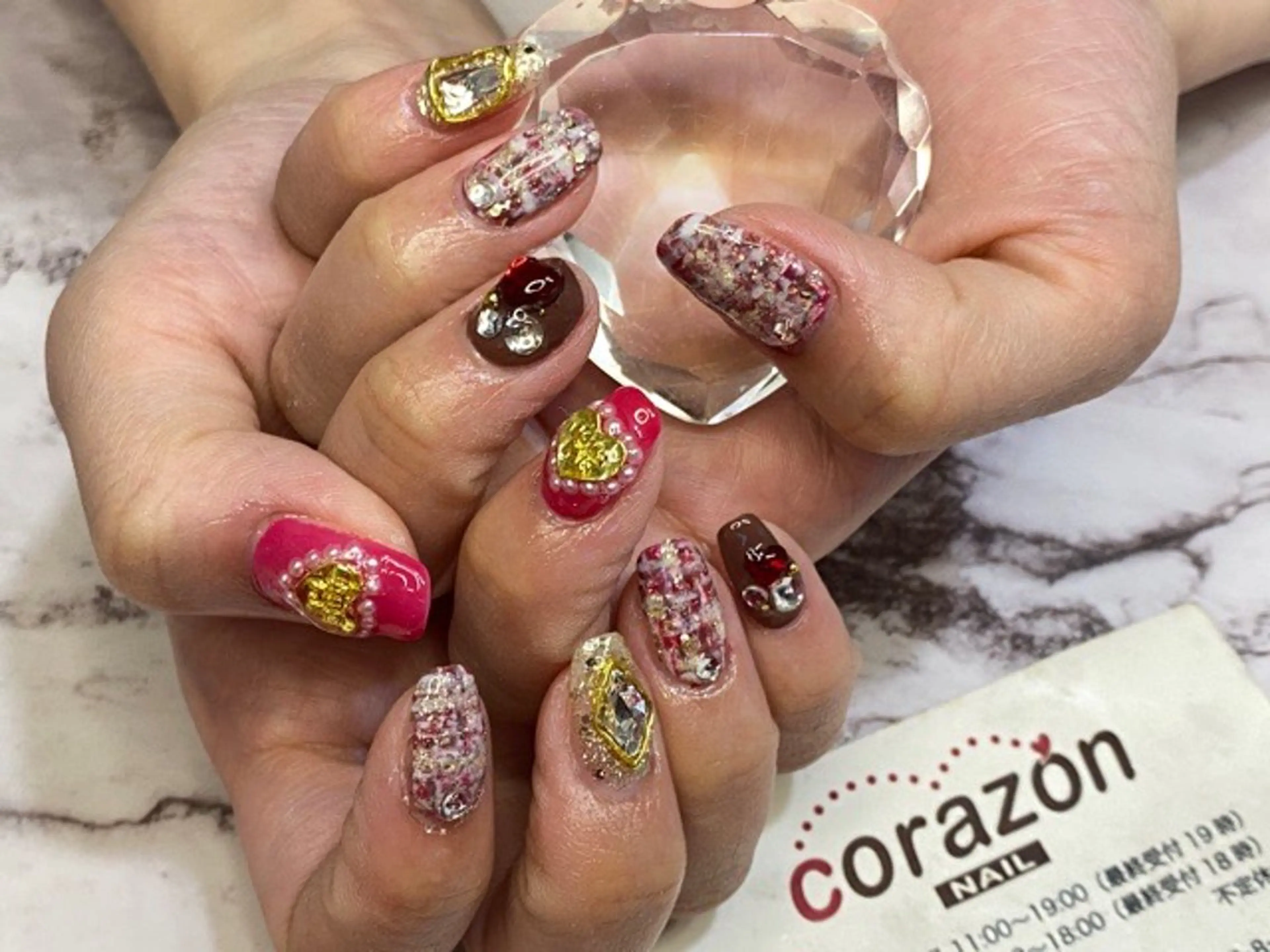 ネイル ブラウン ラメ(グリッター) ピンク ストーンネイル ツイードネイル corazon所属・ネイリスト aicoのネイルデザイン