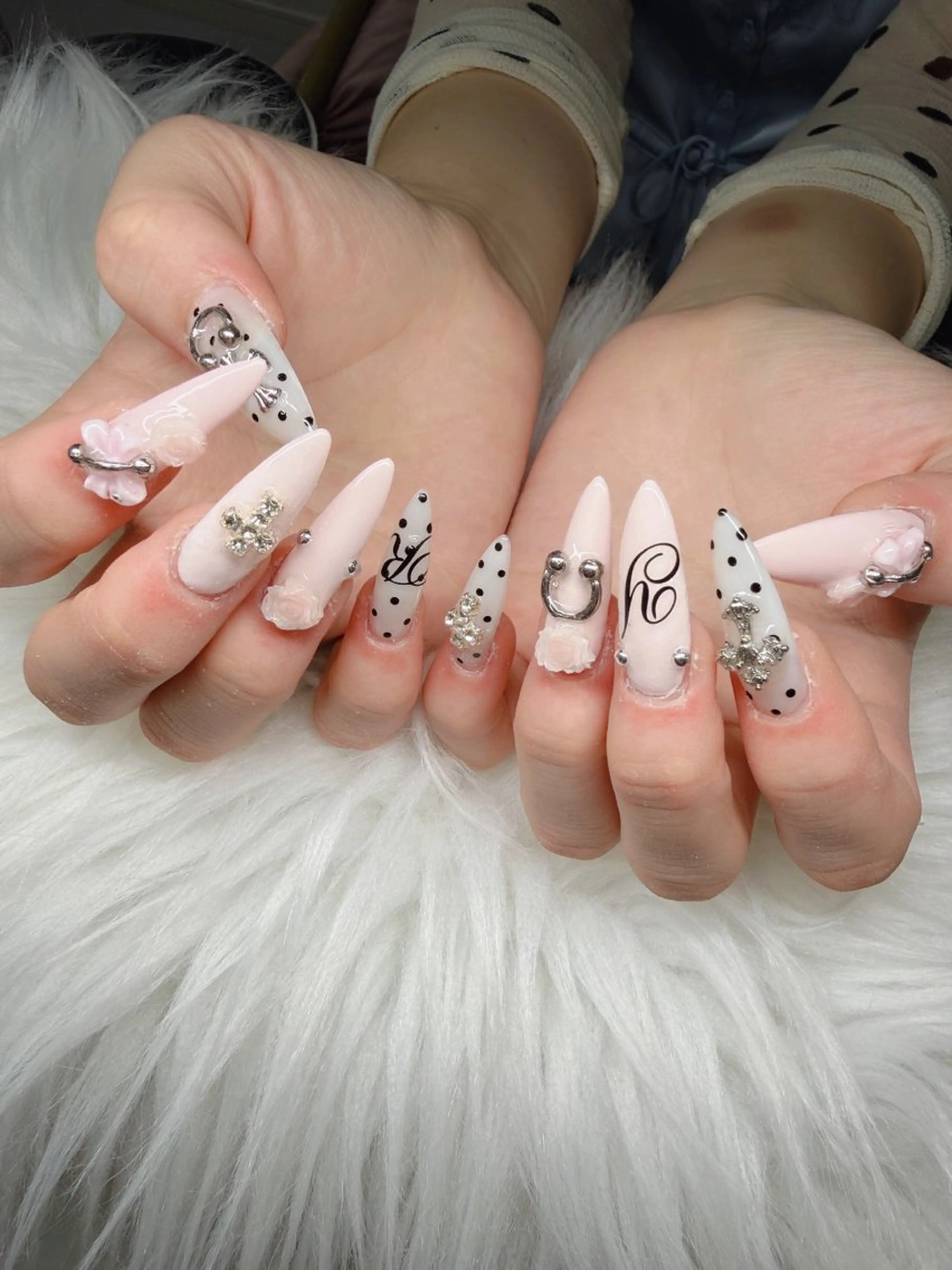 ネイル 長さ出し グラデーション 卒業式 キラキラネイル マグネットネイル Lee Nailsのネイルデザイン