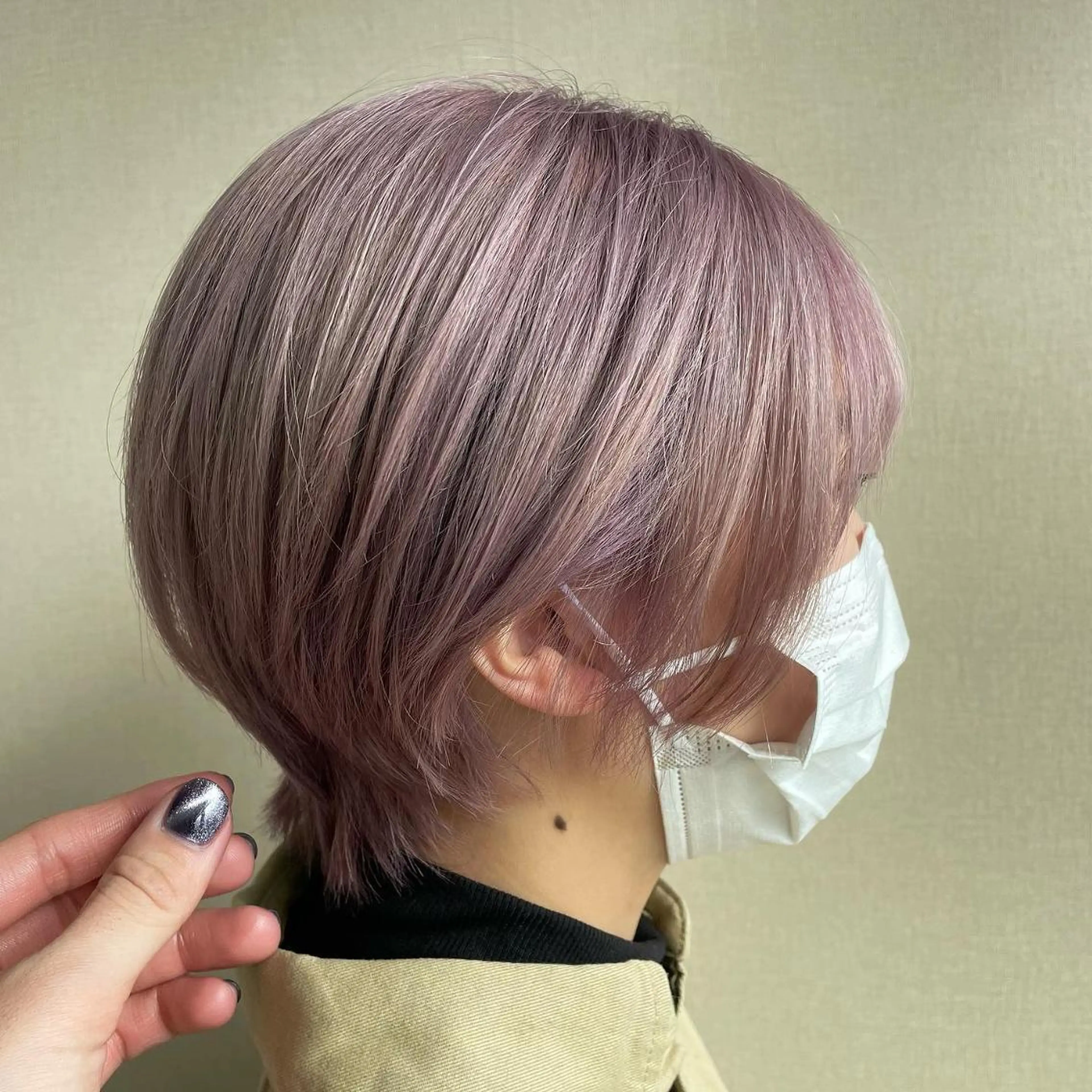 ミディアム カラー ブリーチ ラベンダーカラー カット ヘアカラー 切りっぱなしボブ/ 蒲生四丁目/伊藤瑠唯のヘアスタイル