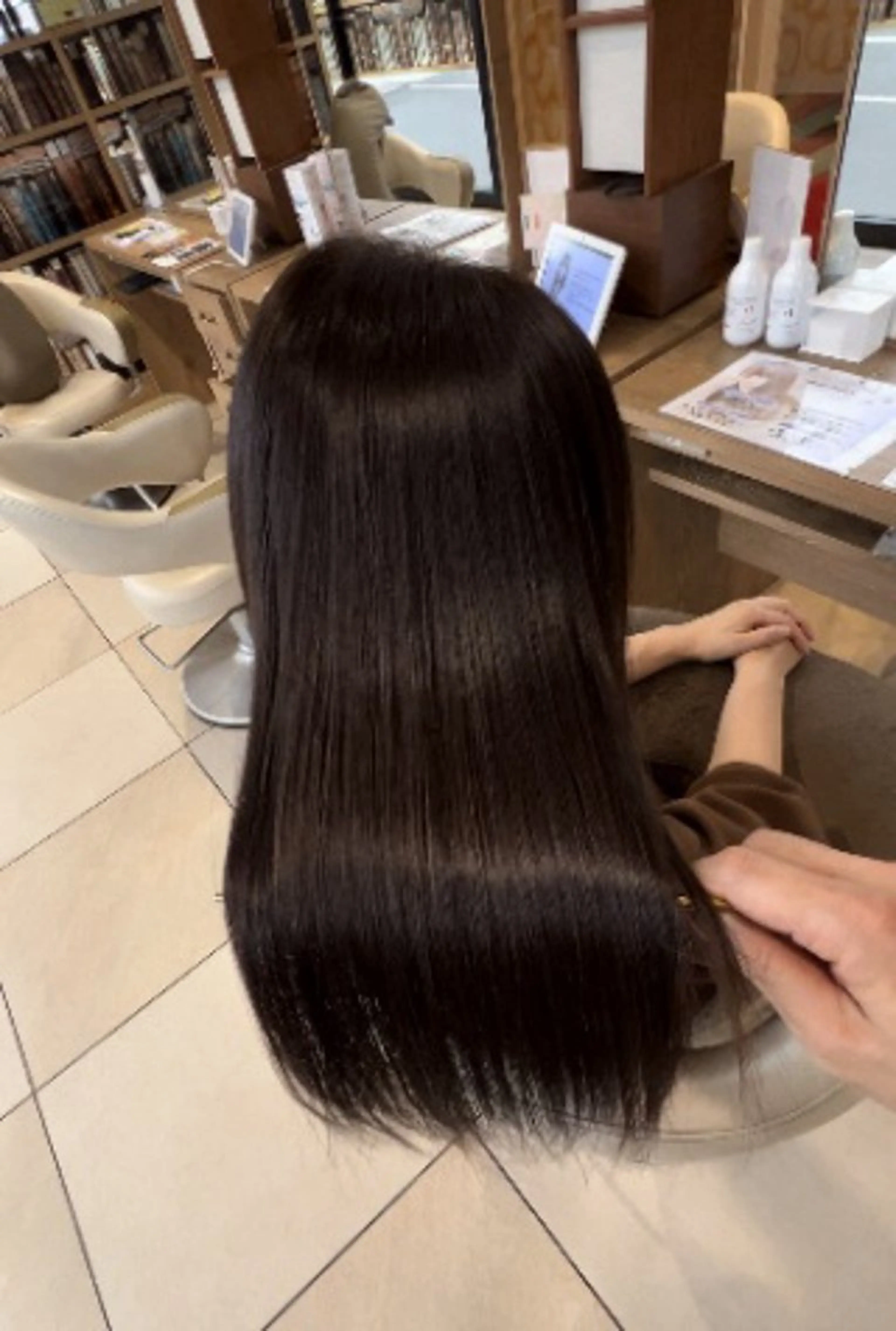 ロング EARTH 新宮店のヘアスタイル