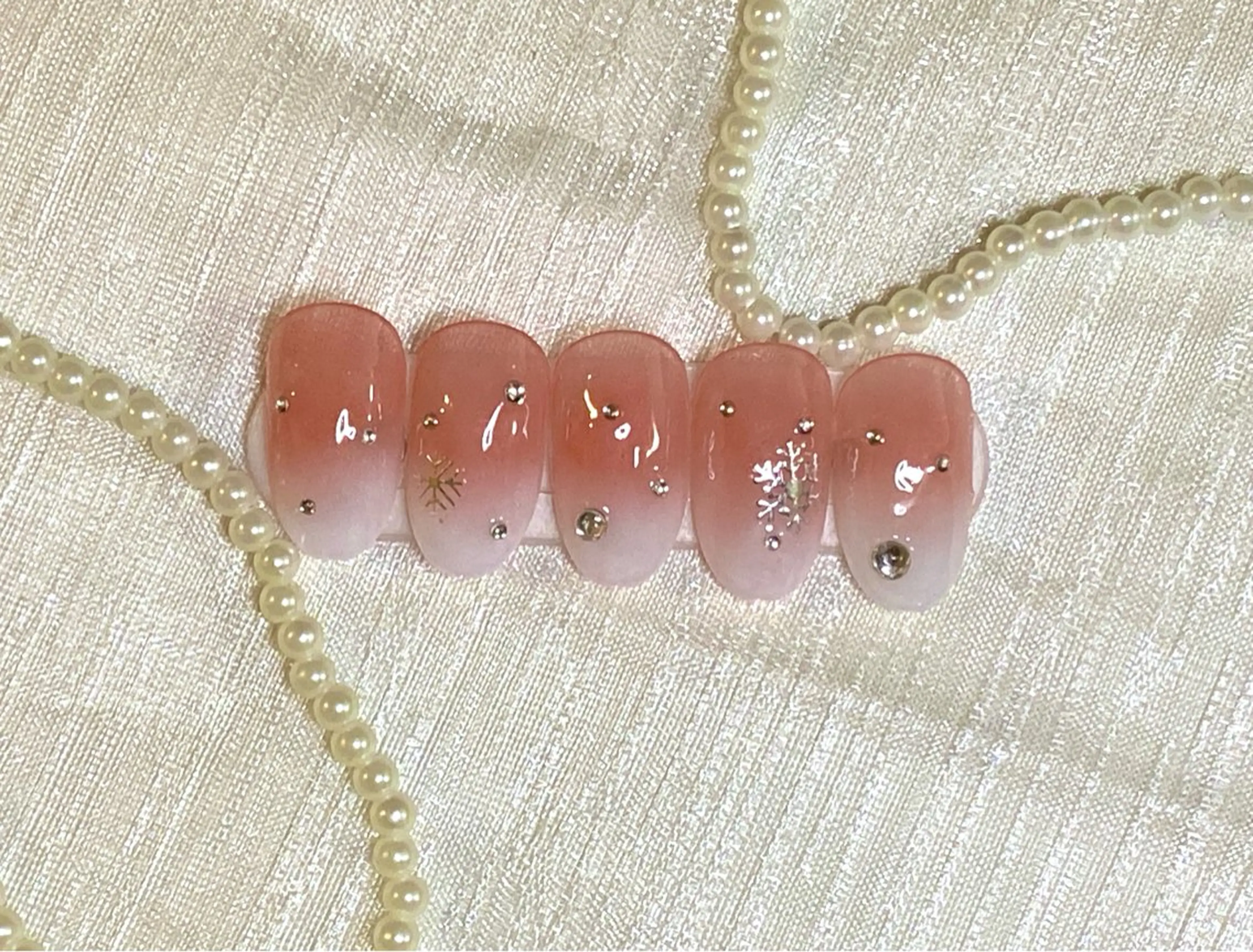 ネイル エリアネイルサロン所属・つ きのネイルデザイン