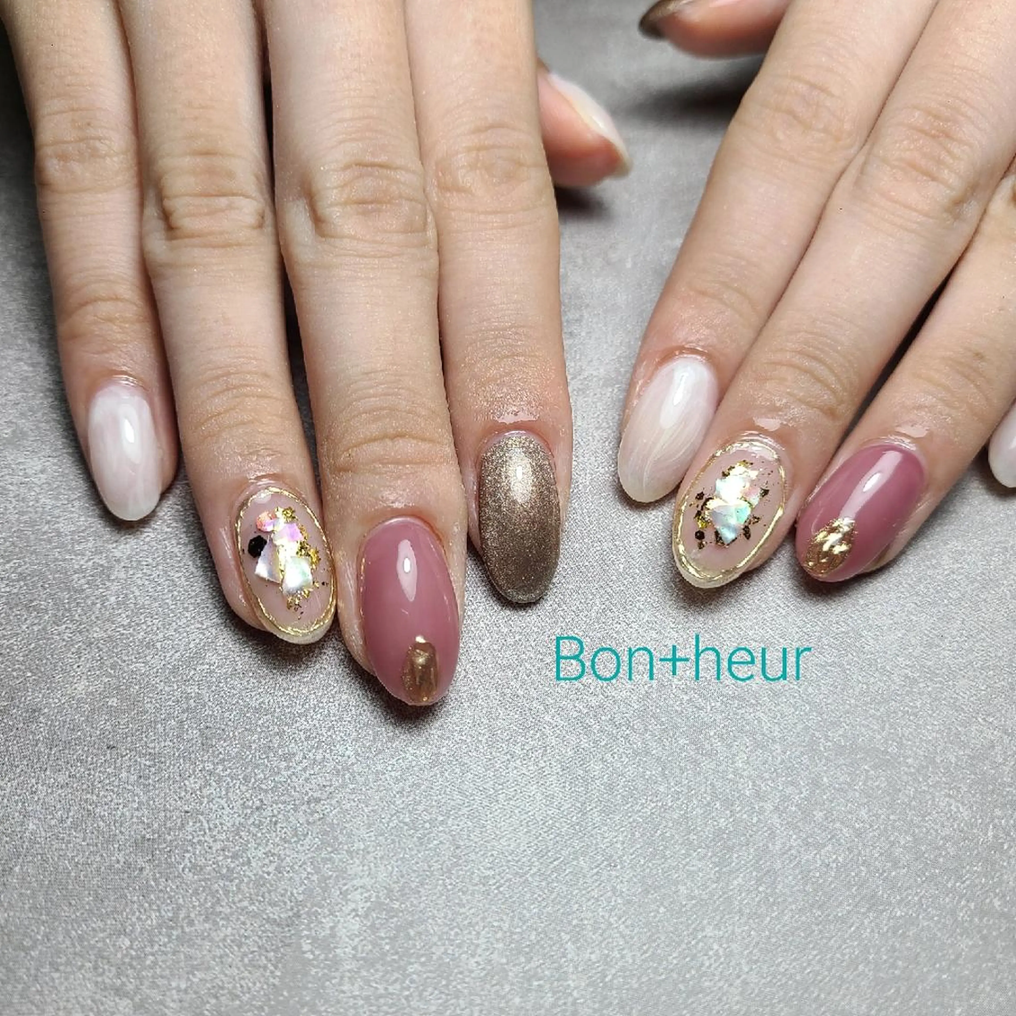 ネイル ジェルネイル ラメ(グリッター) ミラーネイル ニュアンスネイル ワンカラーネイル ハンドネイル 宮口 紗子のネイルデザイン