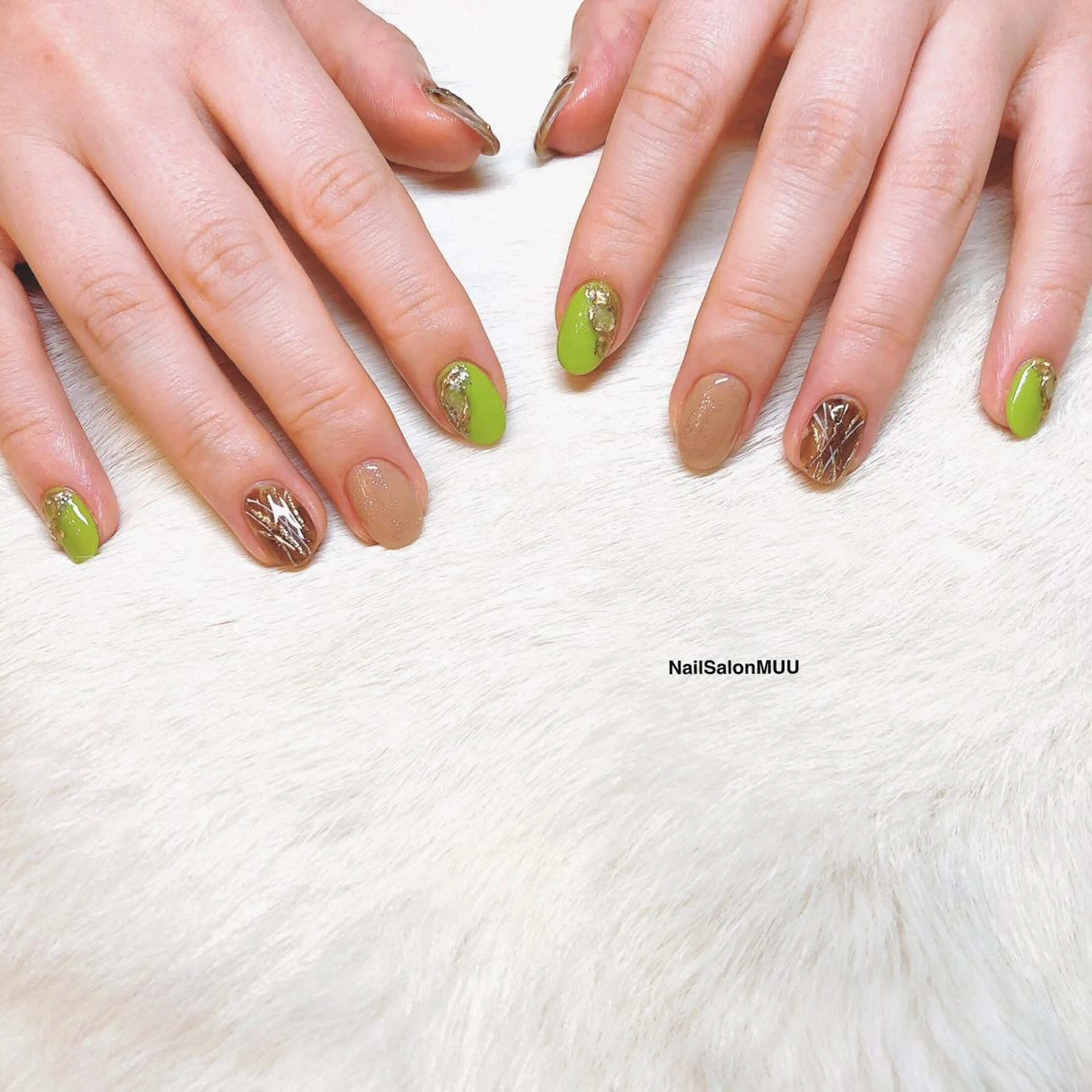 ネイル アートネイル ブラウン 持ち込み オフィスネイル ピスタチオネイル ハンドネイル 松村 みおのネイルデザイン
