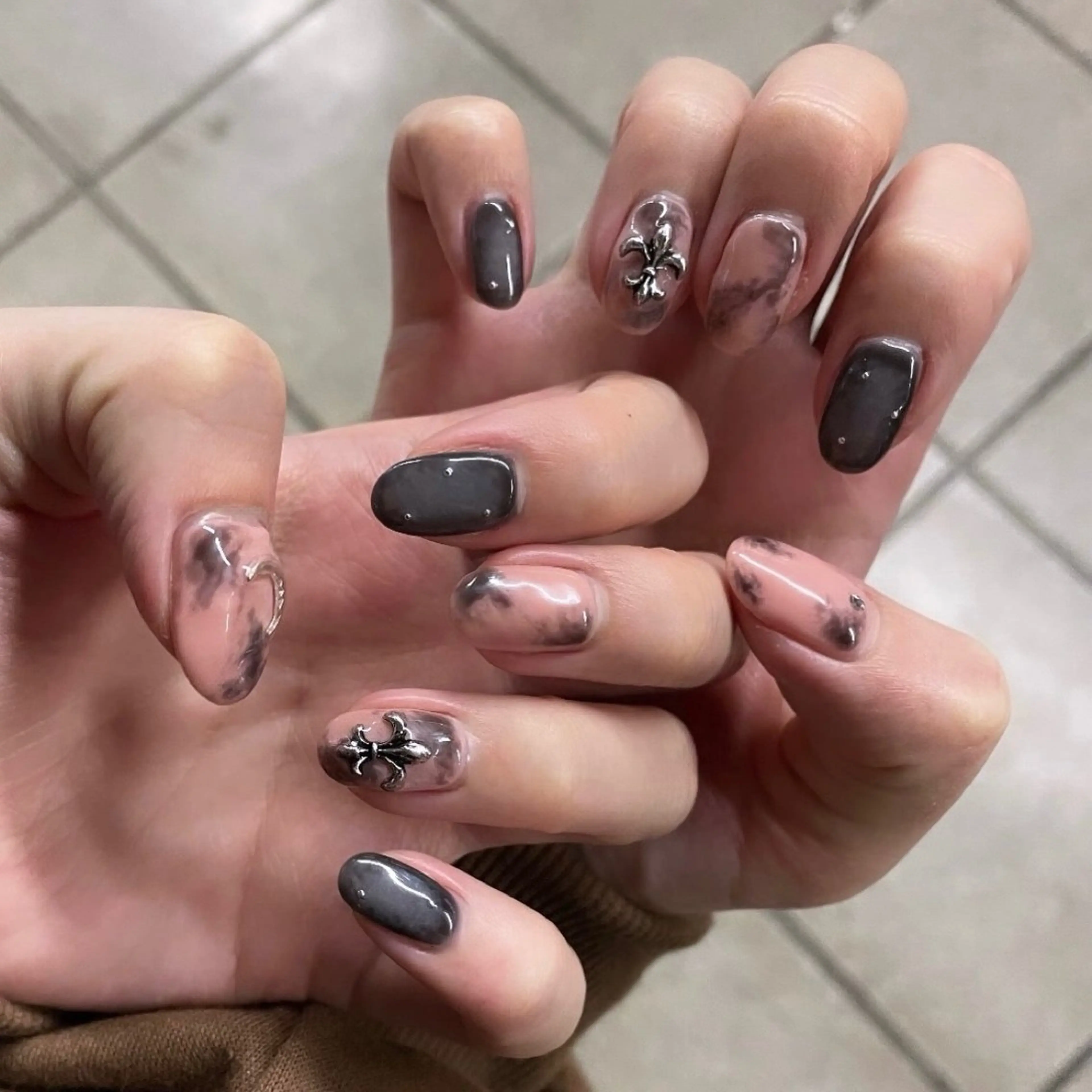 ネイル ニュアンスネイル 友野 遥のネイルデザイン