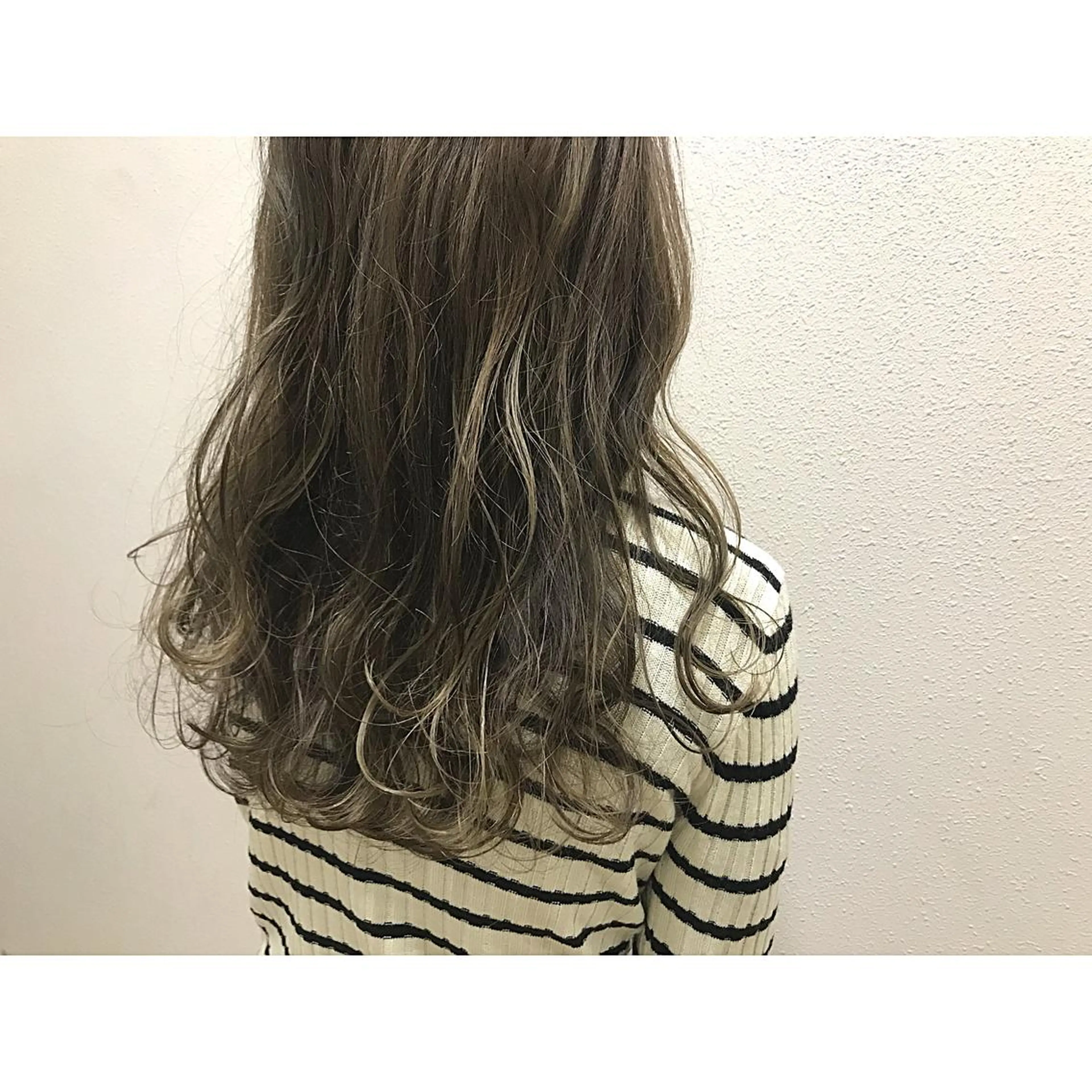 セミロング カラー アディクシーカラー ハイライトカラー ハイライト カット ヘアカラー トリートメント 荒木 拓也のヘアスタイル