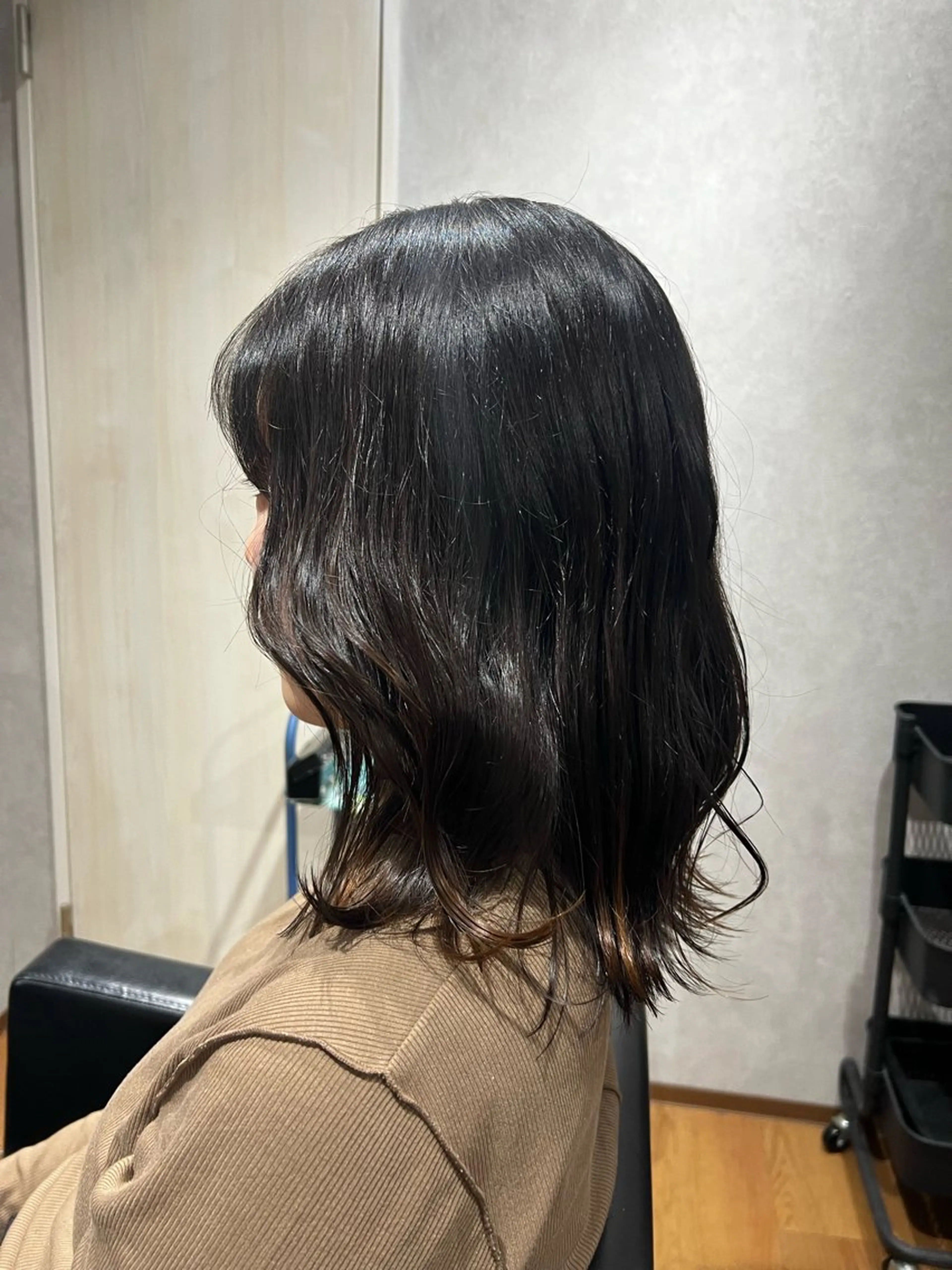 セミロング 顔周りカット Vis ill所属・イリオモテ レナのヘアスタイル