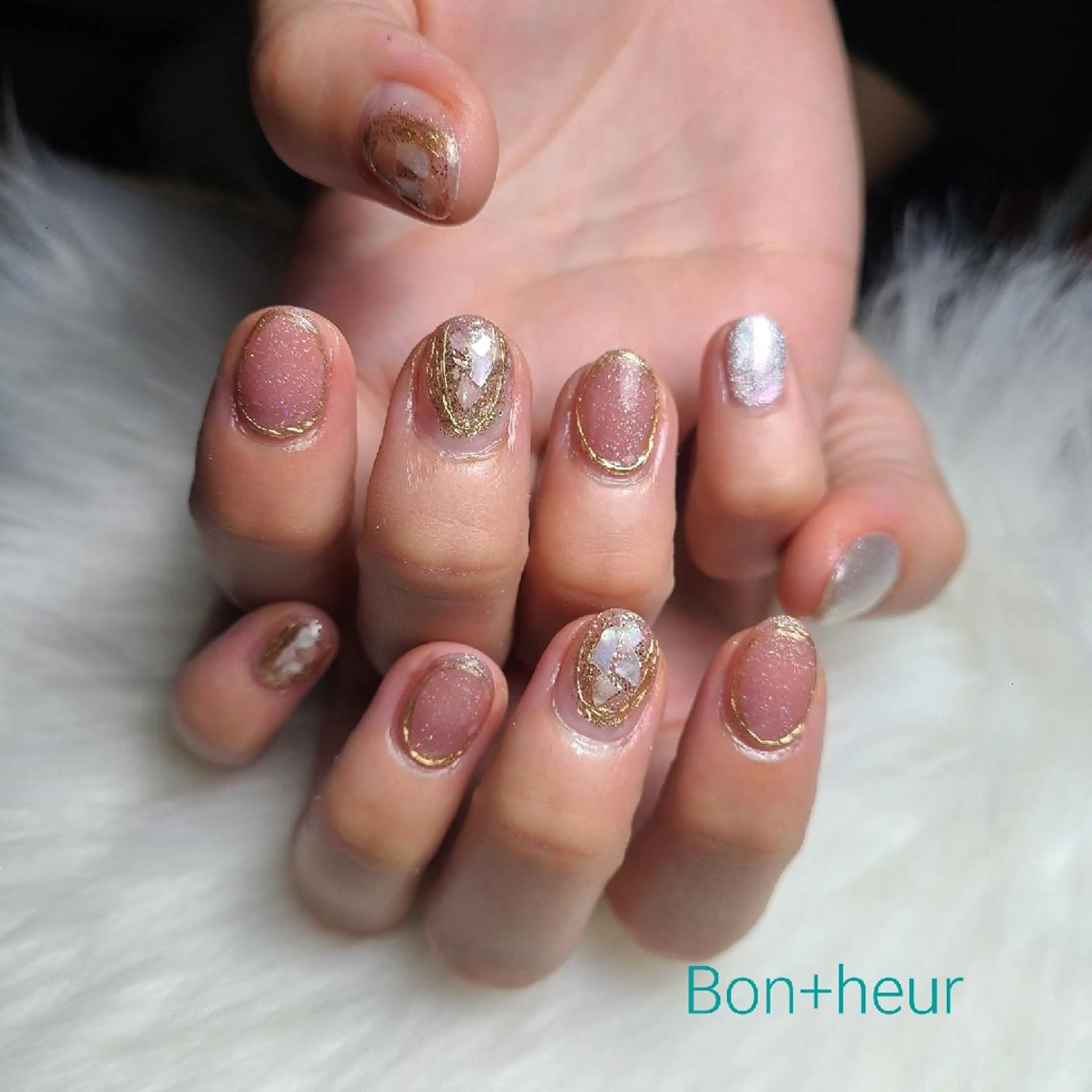 ネイル ジェルネイル ラメ(グリッター) ミラーネイル ニュアンスネイル オフィスネイル 宮口 紗子のネイルデザイン