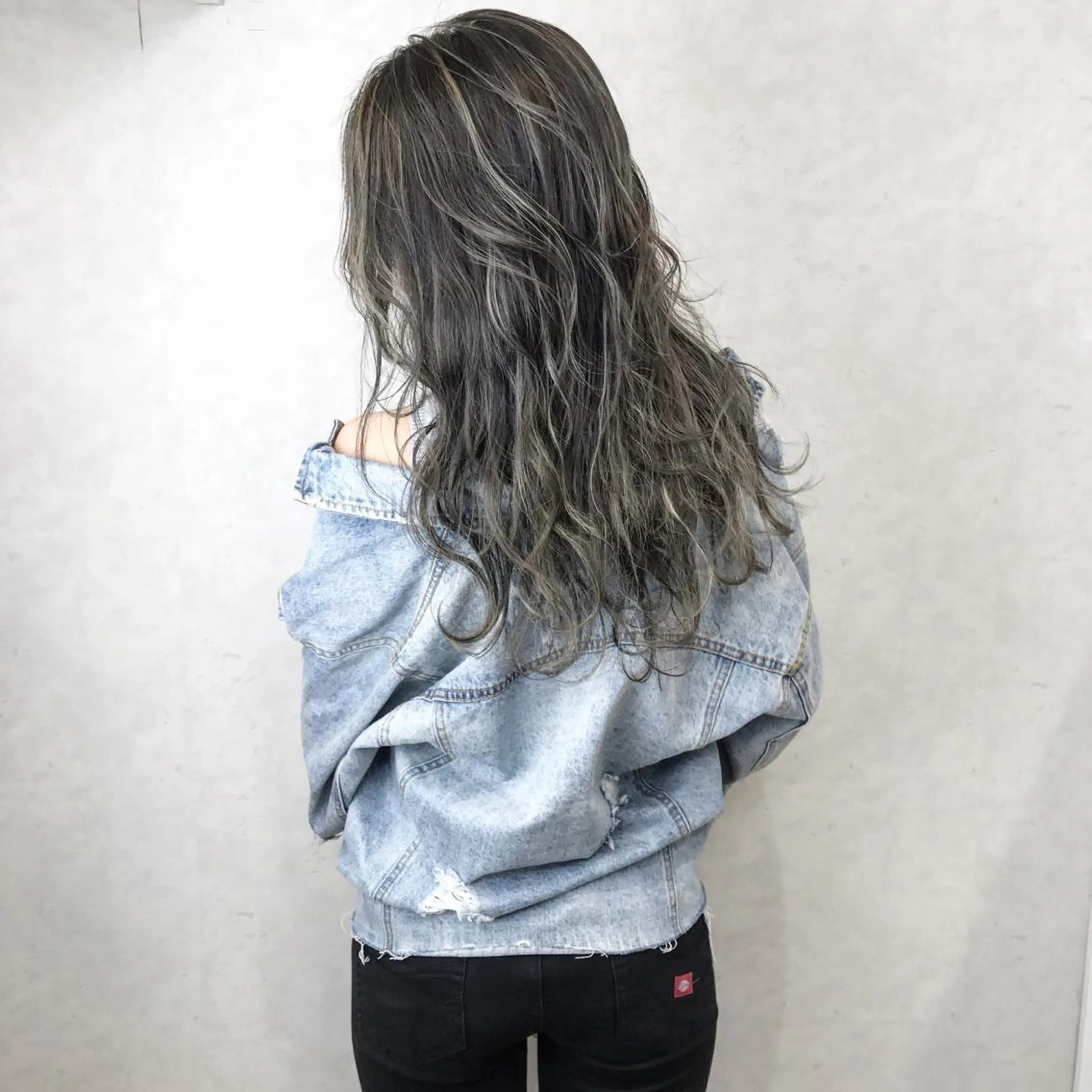 ロング カラー グレージュ ハイライトカラー ハイライト ヘアカラー TATSUYA アートディレクターのヘアスタイル