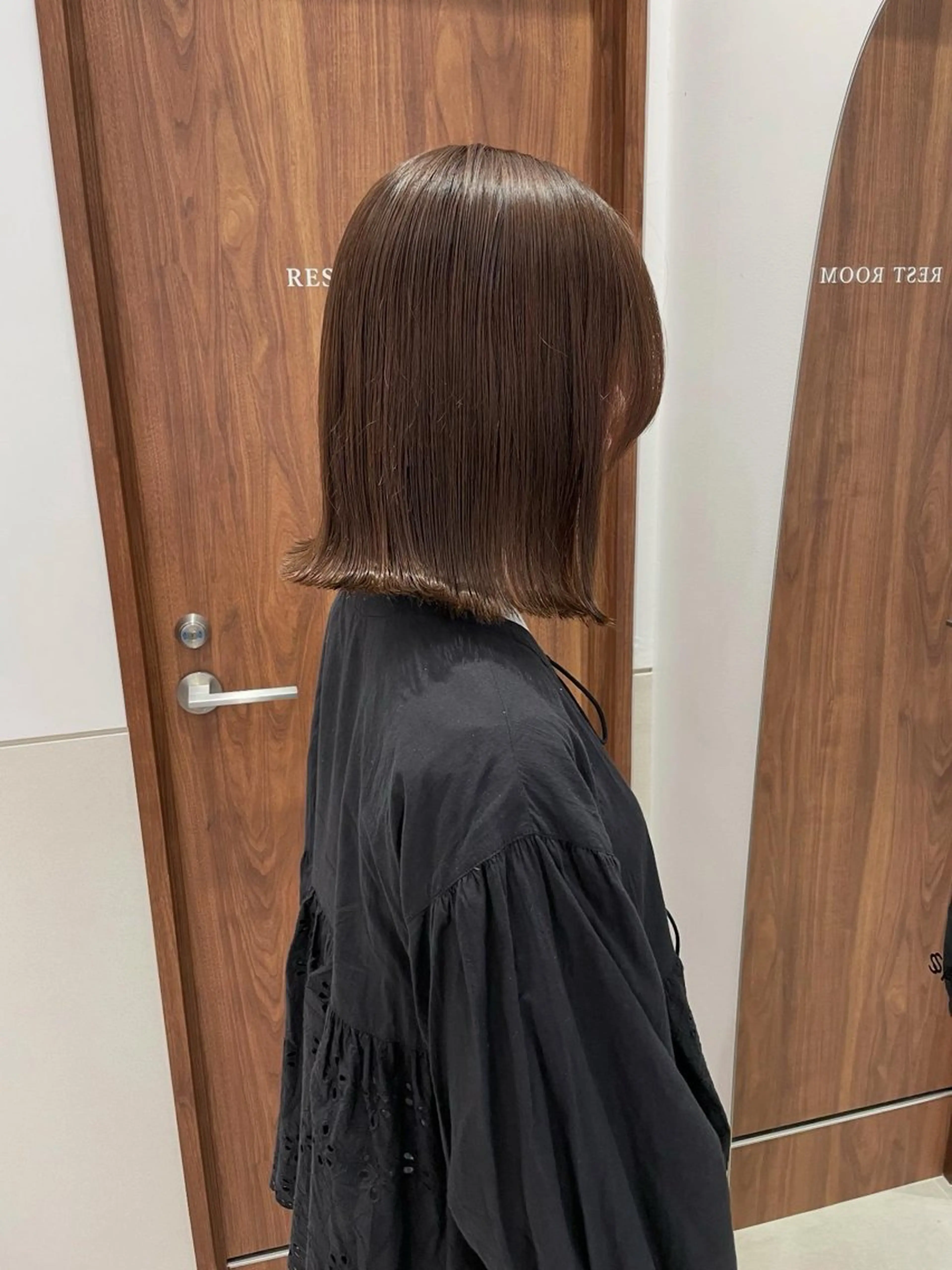 カット＋透明感カラー＋3ステップトリートメント付きの写真