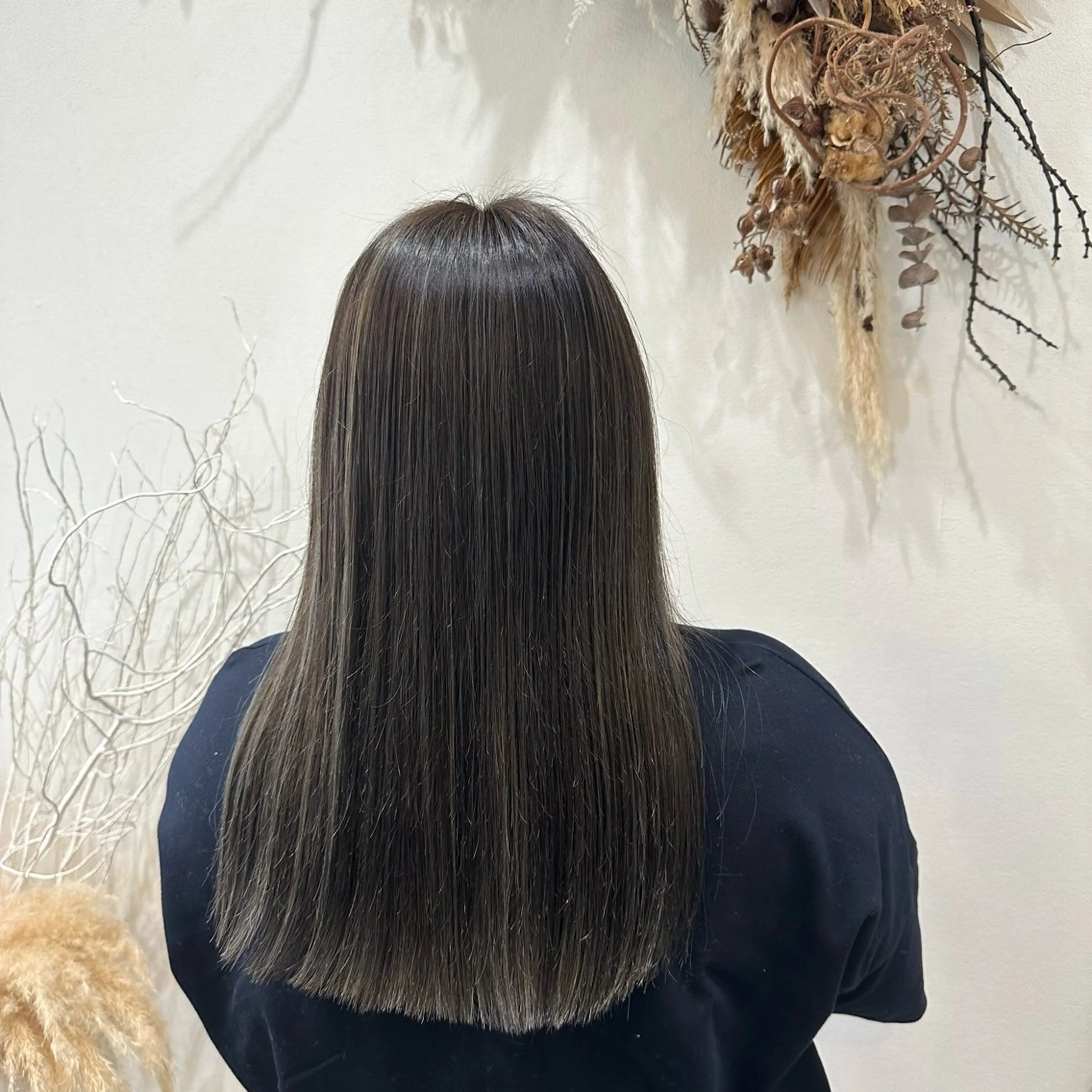 カラー ブリーチ ハイライトカラー 岩本みるか/ 暖色カラー/ベージュのヘアスタイル