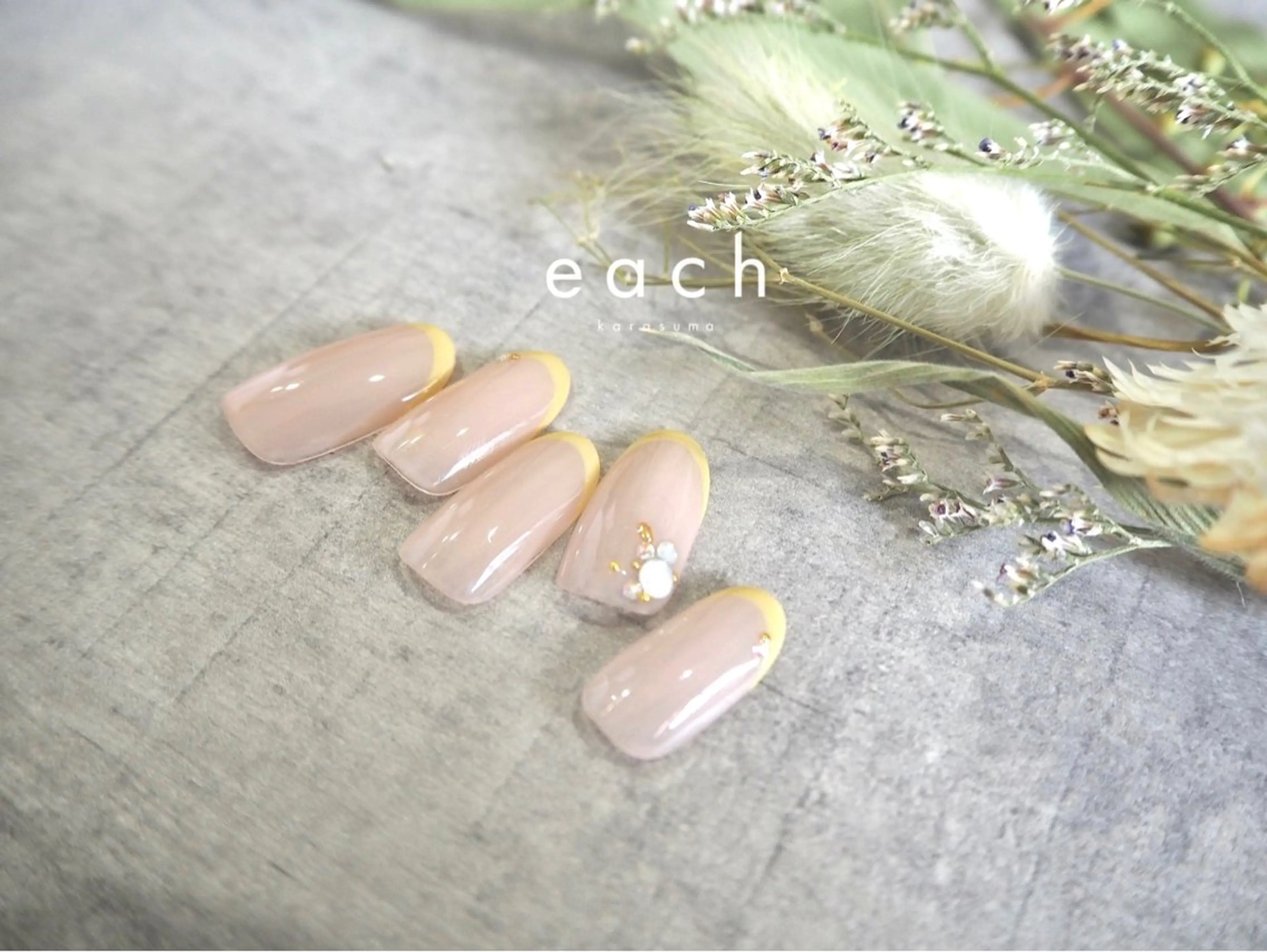 ネイル フレンチネイル each Hibikiのネイルデザイン