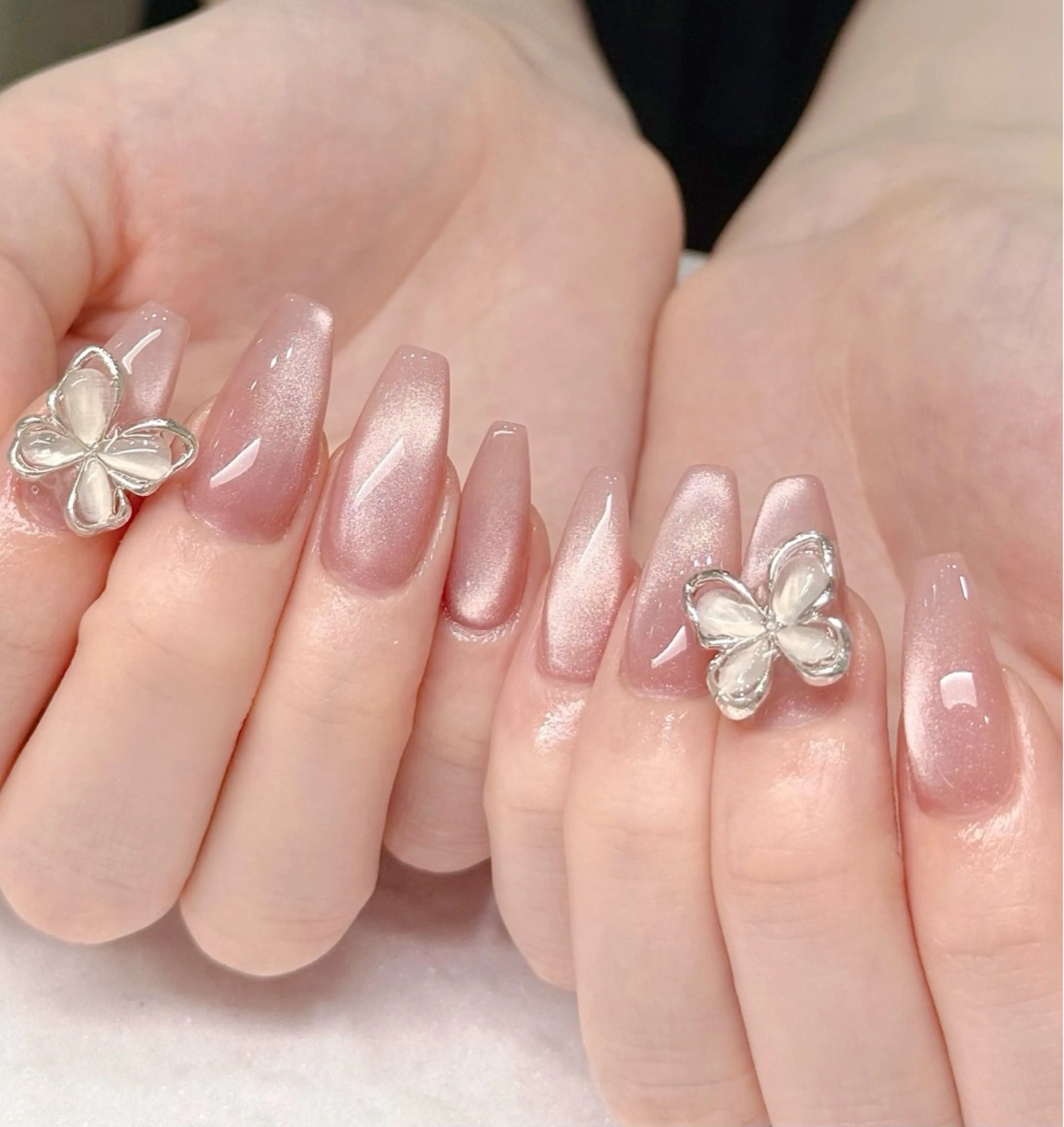 ネイル アートネイル チークネイル 韓国ネイル マグネットネイル ニュアンスネイル ハンドネイル NAILS168 新大久保店のネイルデザイン