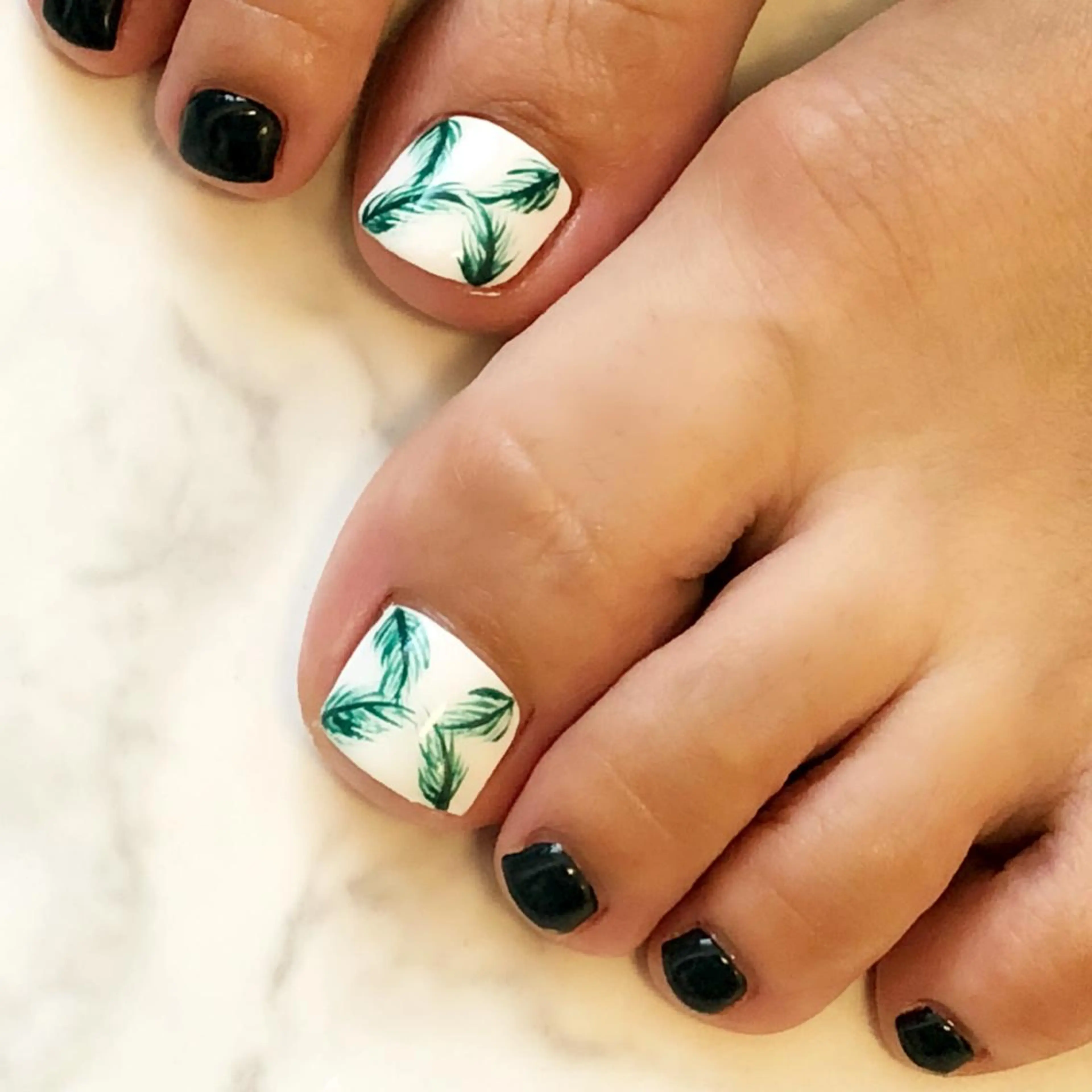 ネイル アートネイル フットネイル ワンカラーネイル KIREIE NAILSのネイルデザイン