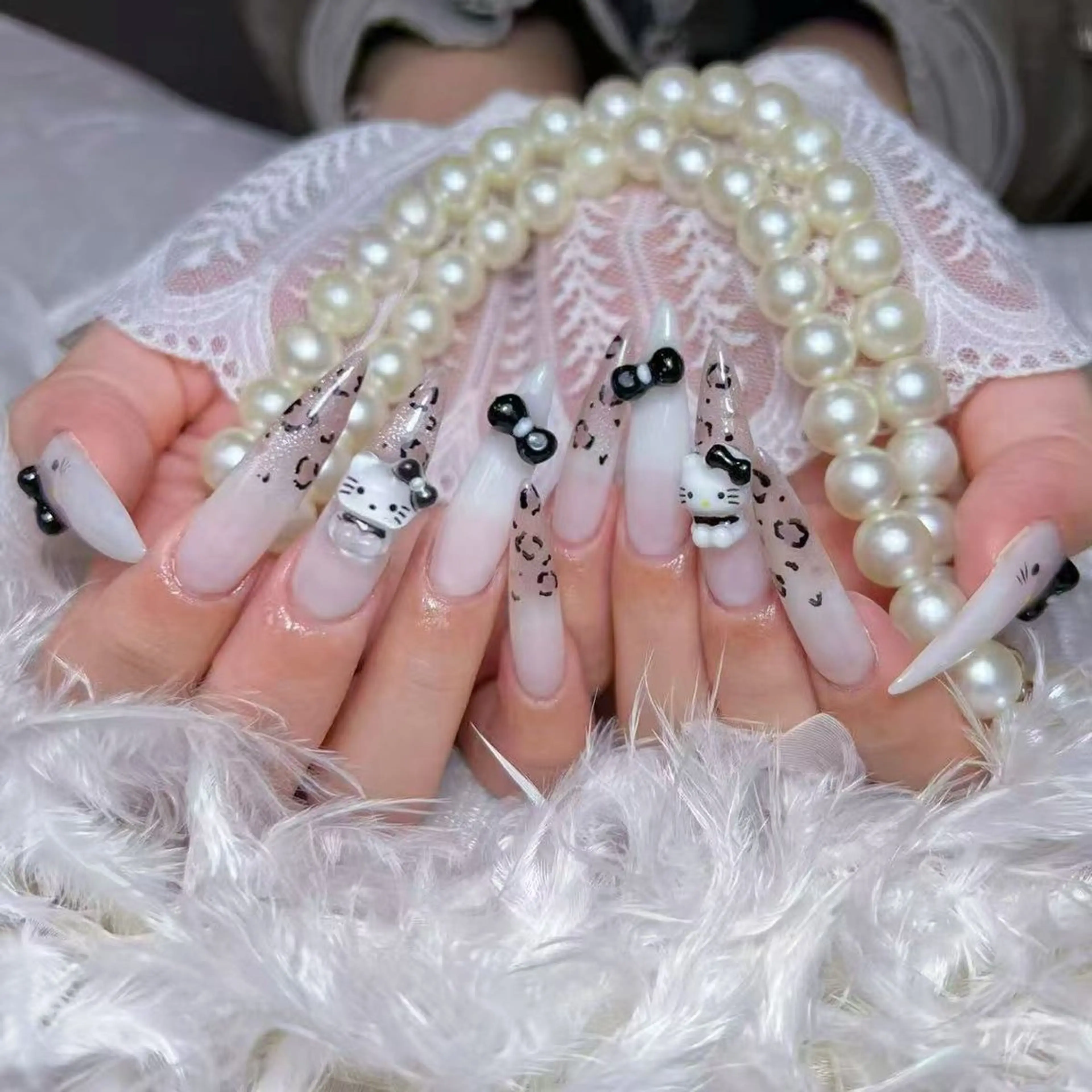 ネイル アートネイル オーロラネイル ガーリー キラキラネイル 韓国ネイル ハンドネイル ハンドケア Yuki 🍁のネイルデザイン