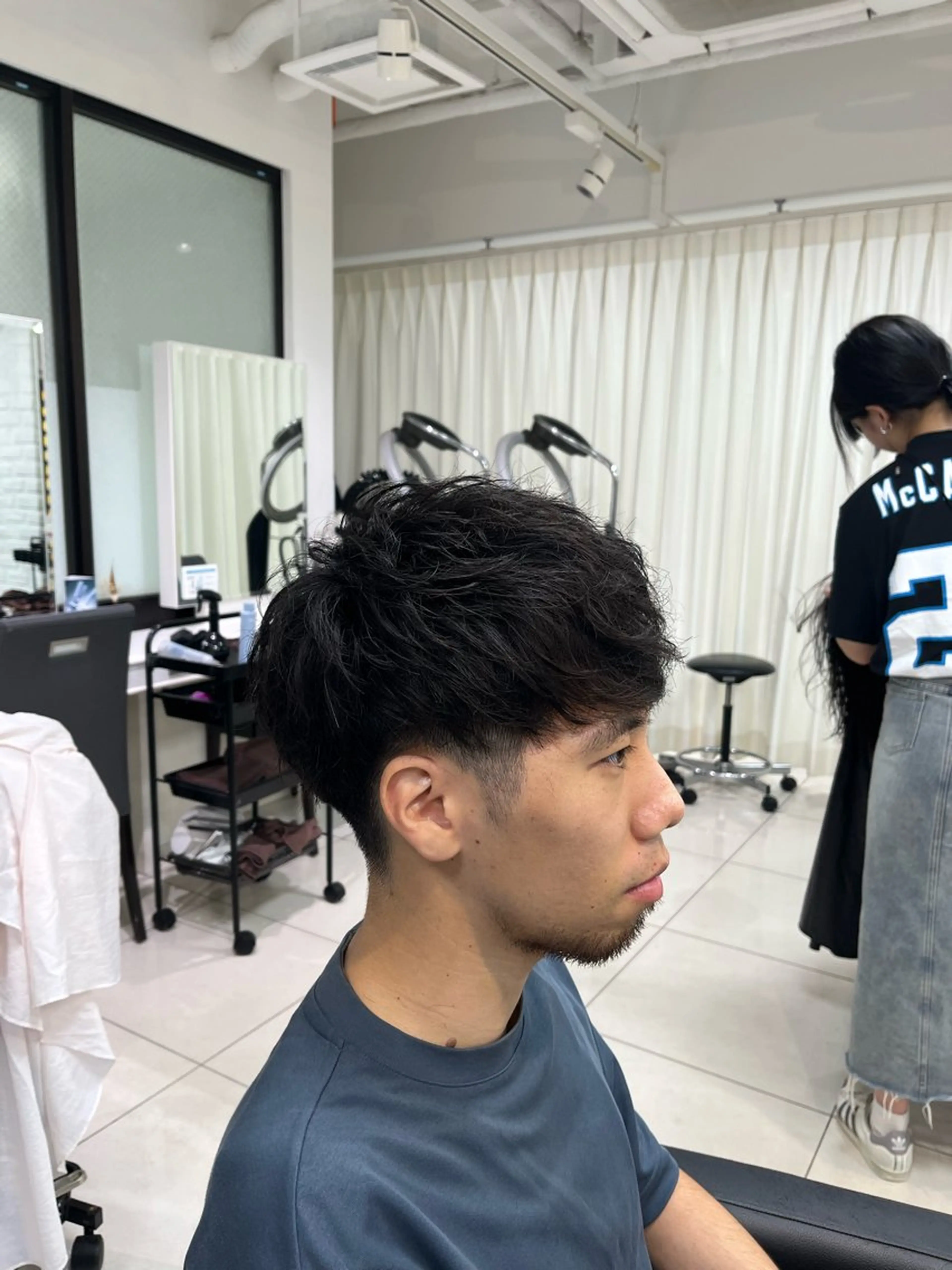 ショート カラー パーマ メンズ 【シャドウパーマ センターパート】義心のヘアスタイル