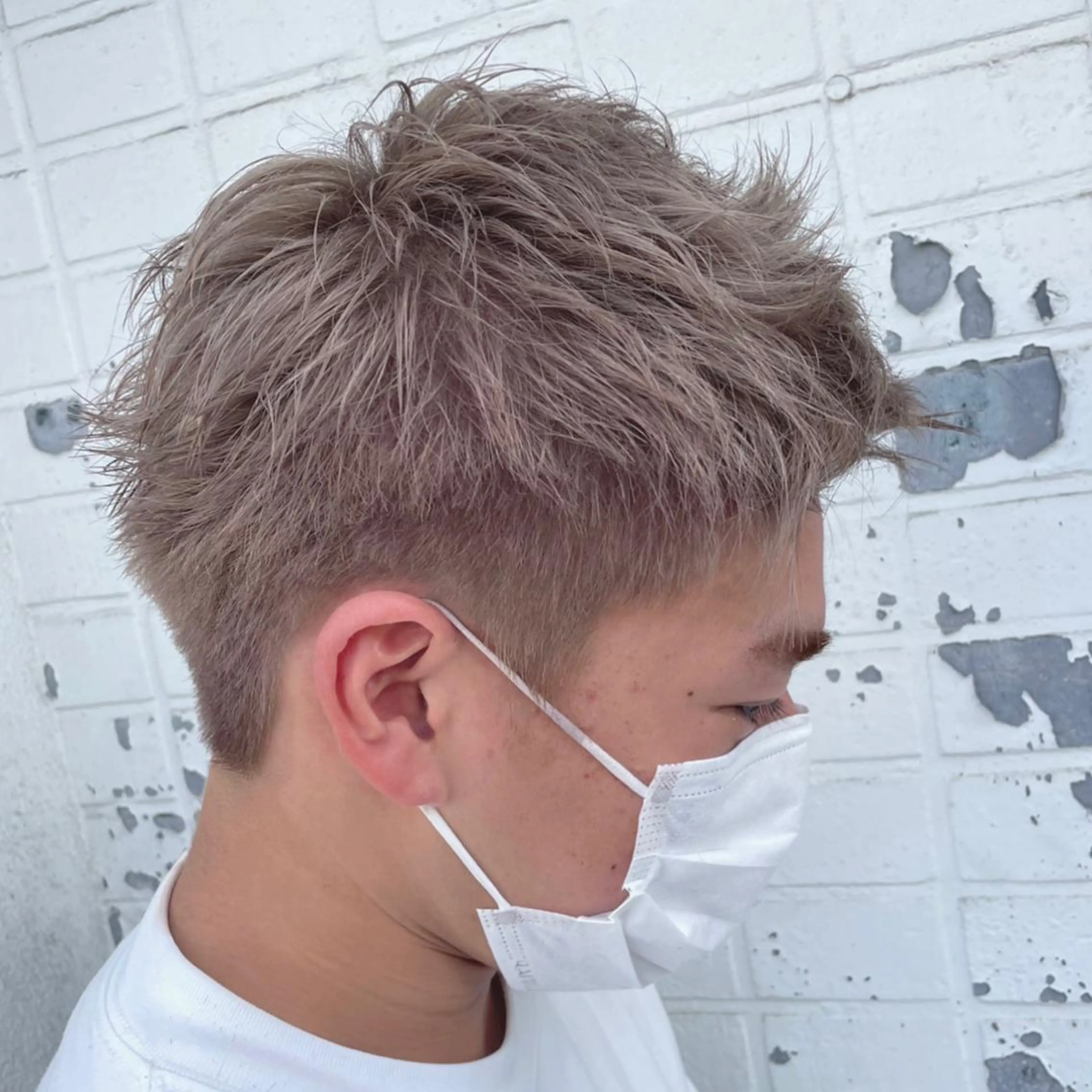 カラー メンズ ベージュカラー ホワイトベージュ カット ヘアカラー MAQUM所属・【メンズ特化】渡部 京弘/パーマのヘアスタイル