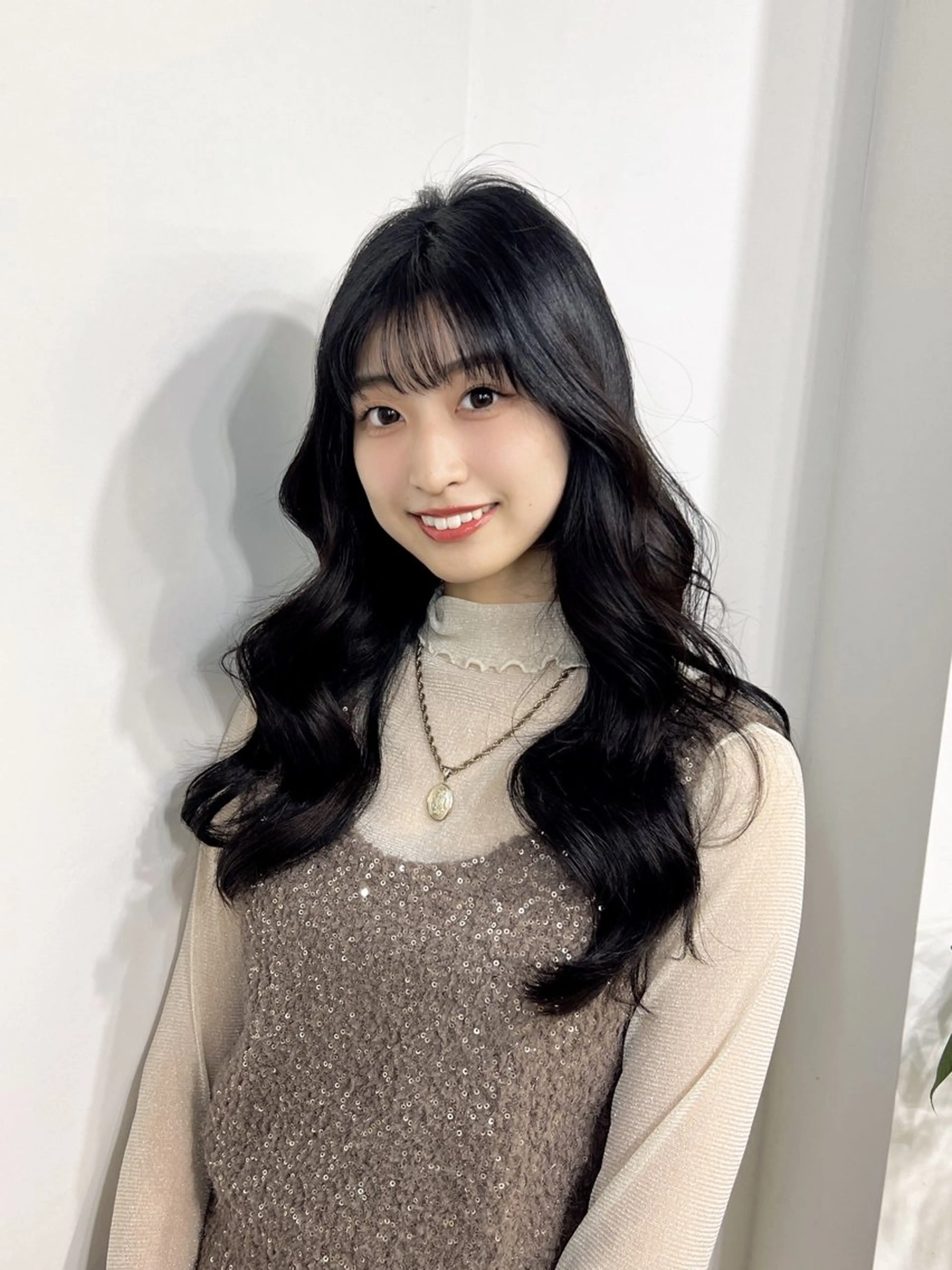 ロング カラー アディクシーカラー 黒髪 ブルーカラー ブルーブラック 韓国風ヘア カット ヘアカラー トリートメント 武田涼レイヤーカット 髪質改善×縮毛矯正のヘアスタイル