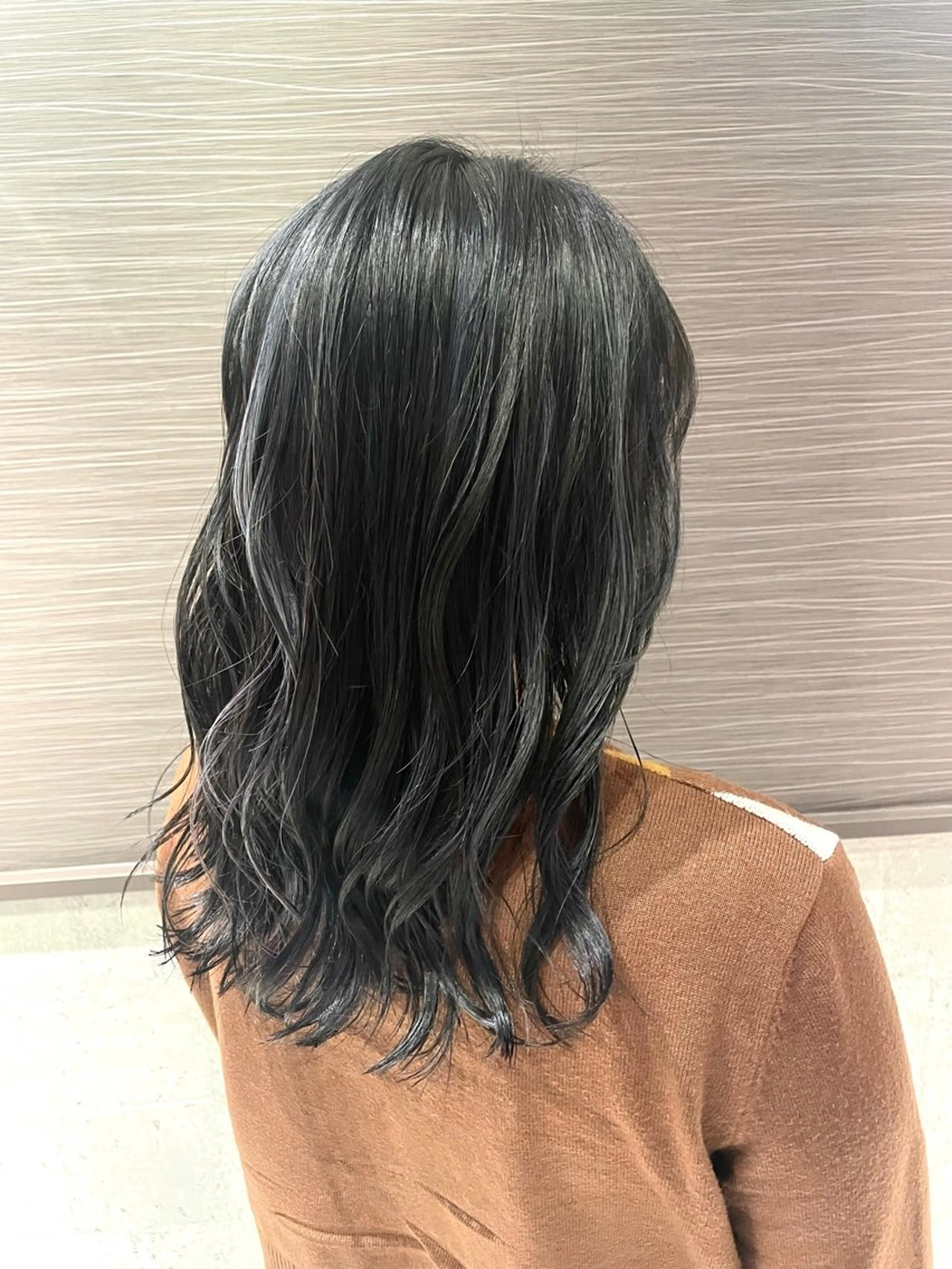 セミロング カラー 森 亜紗美のヘアスタイル