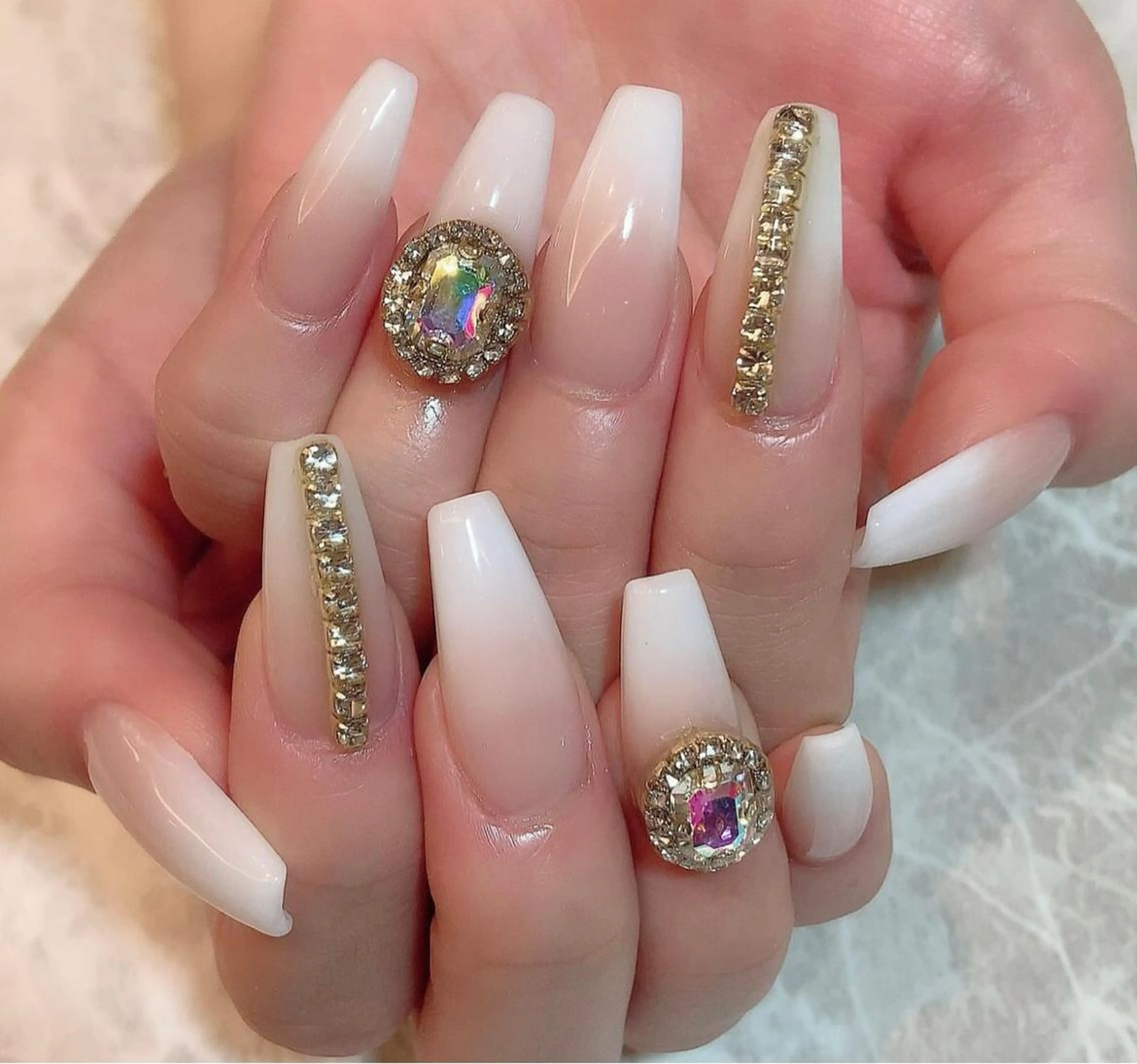 ネイル ハンドネイル VIVIAN リサのネイルデザイン