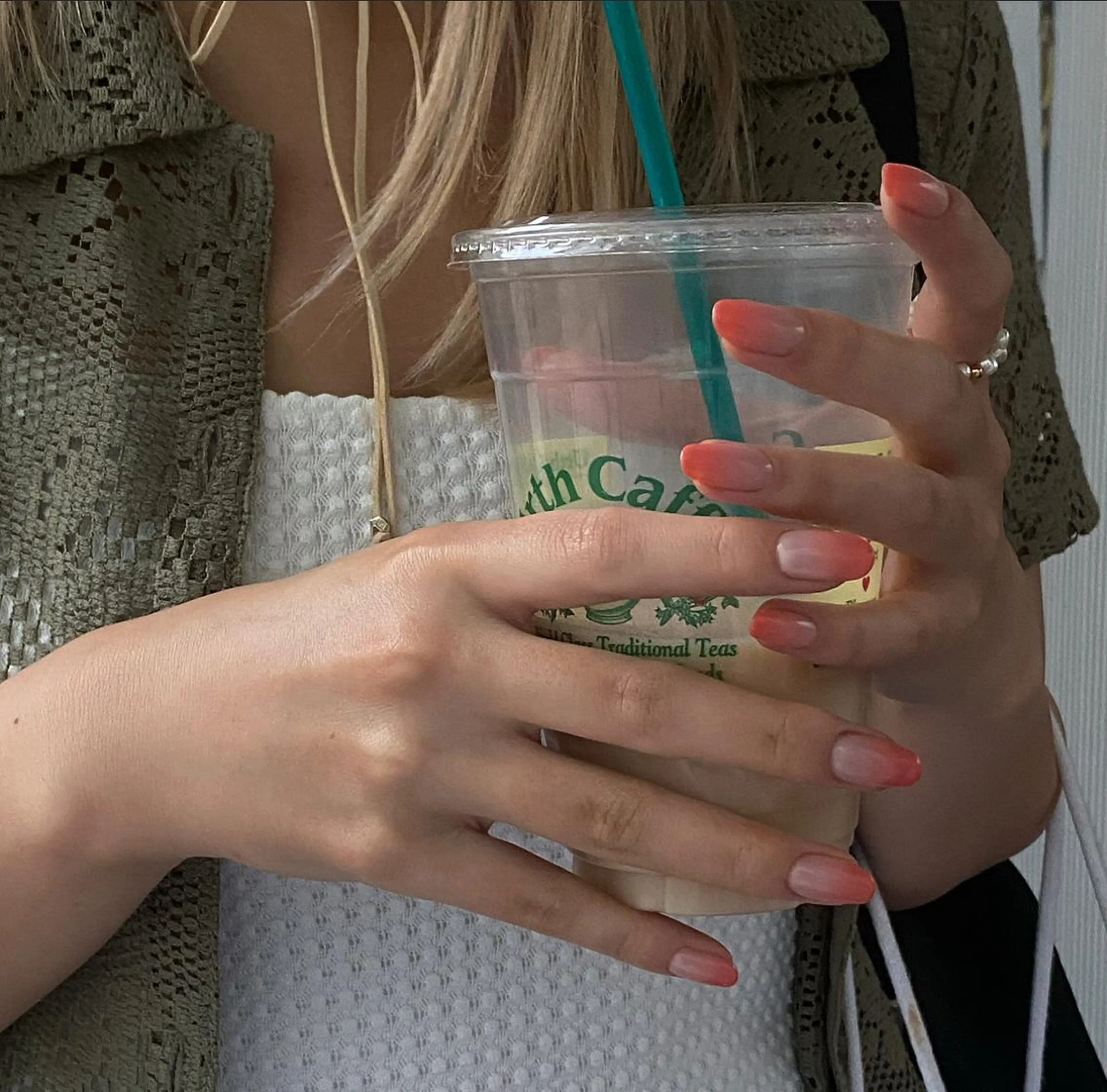 ネイル グラデーション ピンク ♱˖⁺ 𝒎𝒐𝒑𝒊 ⁺のネイルデザイン