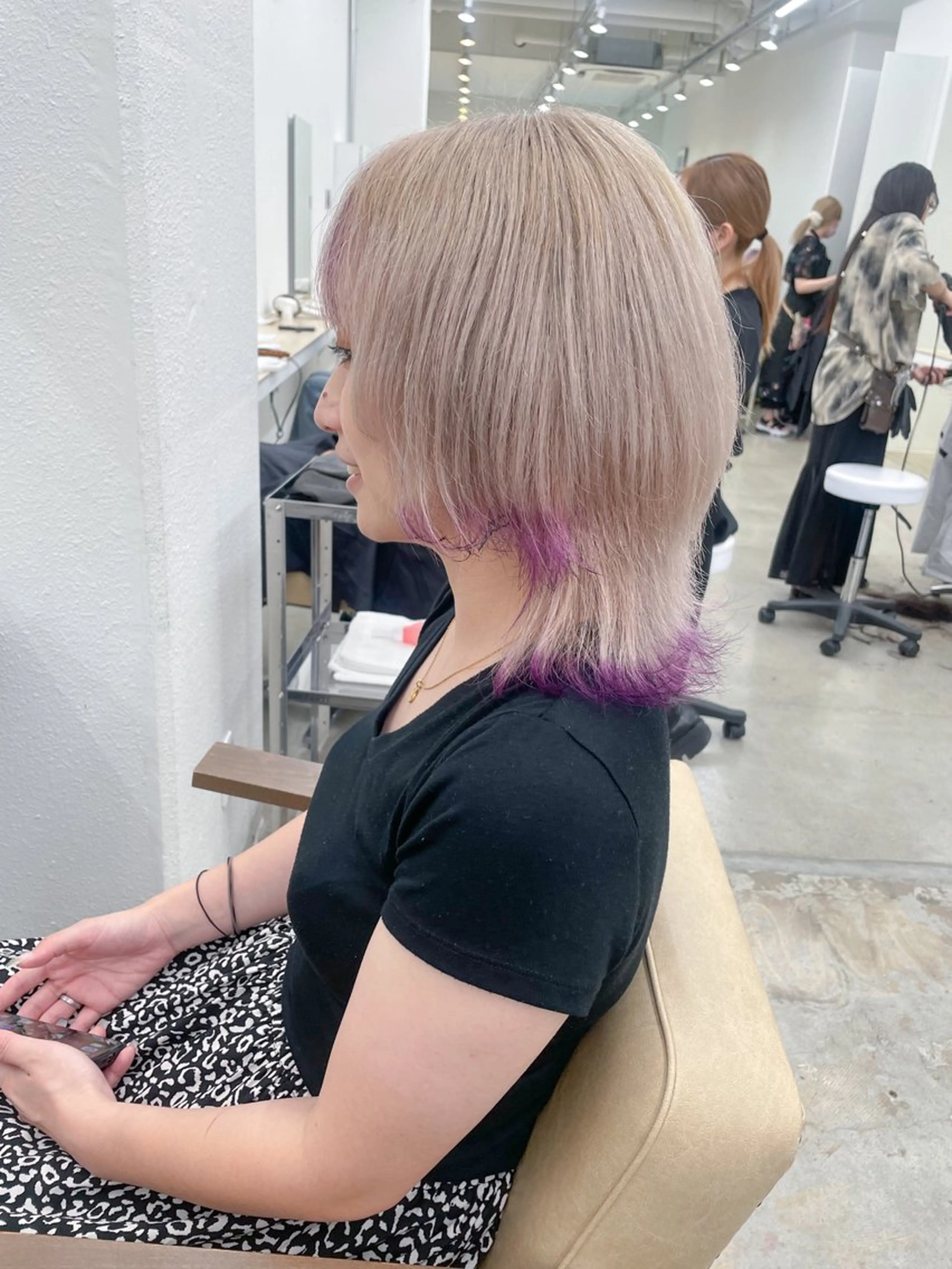 ミディアム カラー ブリーチ ケアブリーチ ハイトーンカラー パープルカラー ヘアカラー トリートメント ハイトーン/レイヤー /ケアブリーチ石川治のヘアスタイル