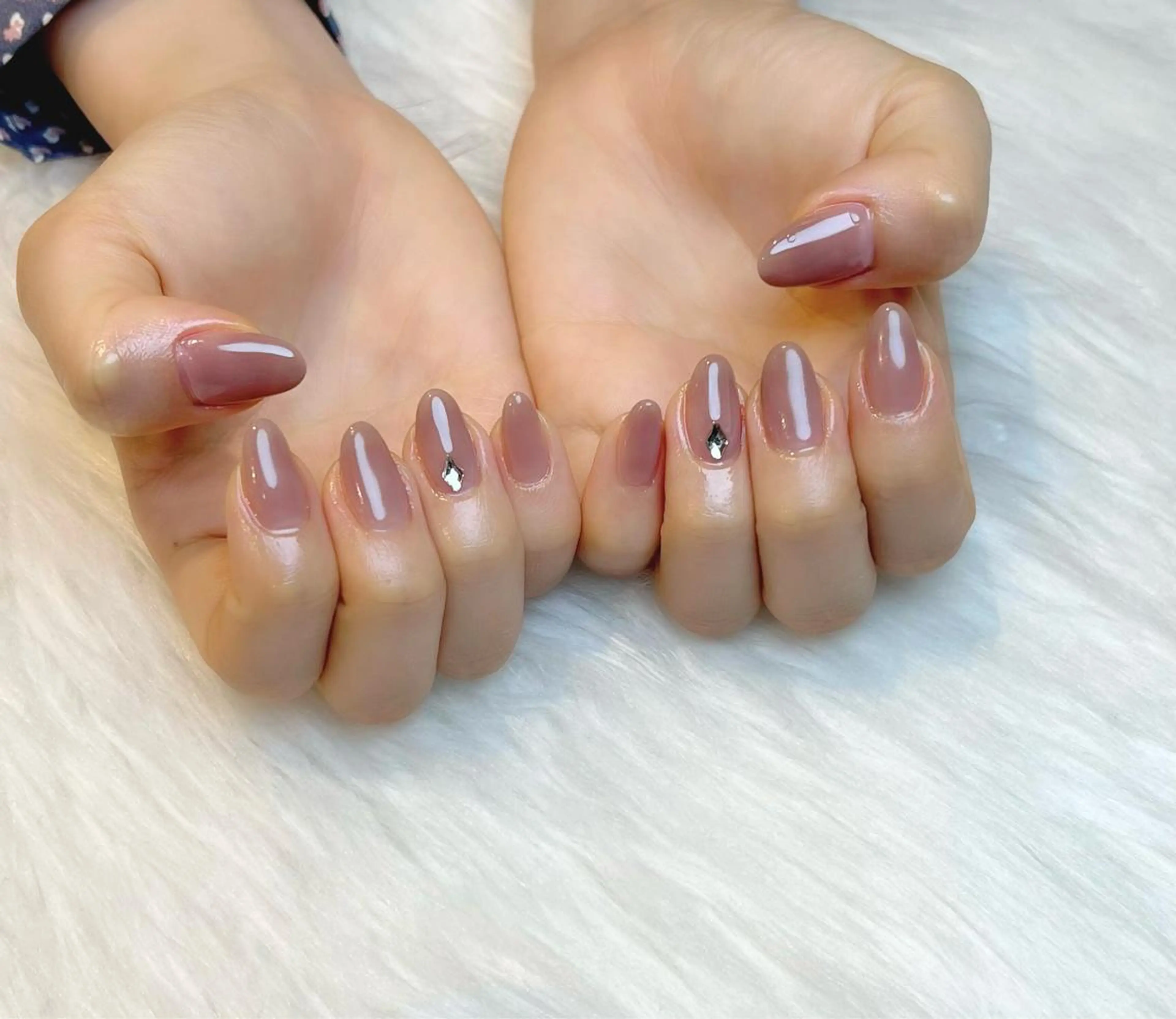 ネイル ストーンネイル Lino+ ネイル&よもぎ蒸しのネイルデザイン