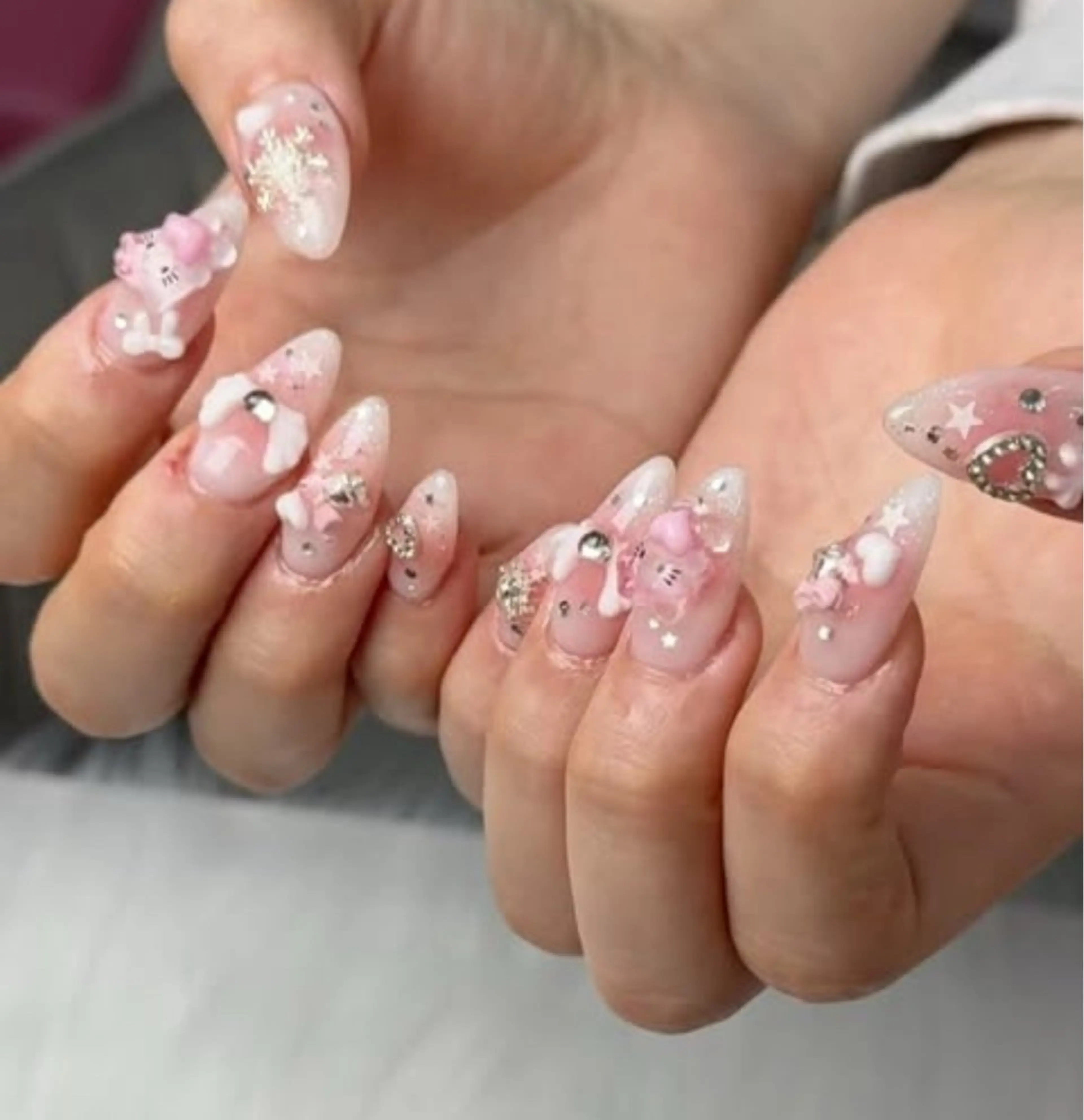 ネイル キラキラネイル マグネットネイル ミラーネイル ニュアンスネイル ワンホンネイル ハンドネイル Lyna 池袋のネイルデザイン