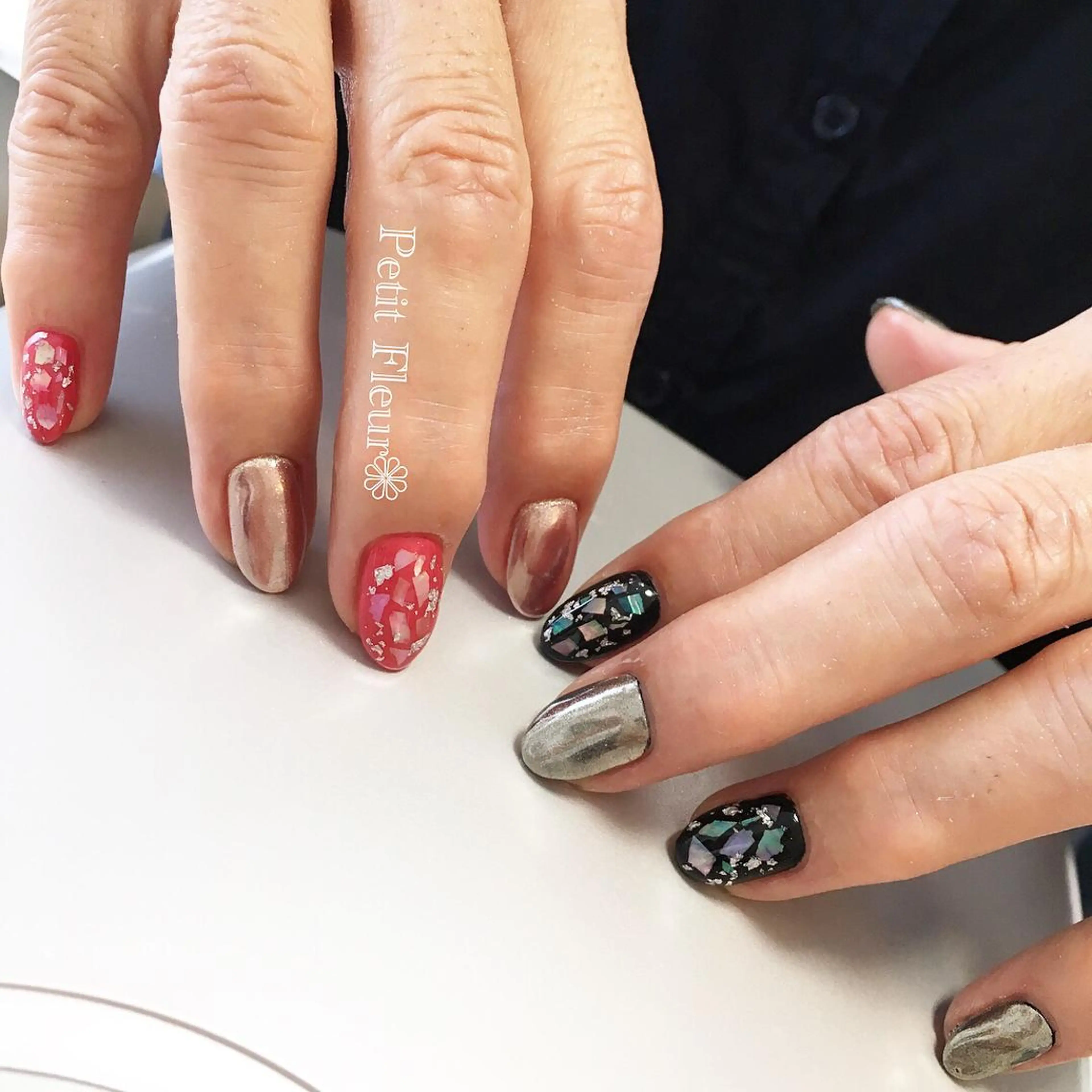 ネイル ミラーネイル Petit Fleur所属・青柳 亜梨奈のマツエク・マツパデザイン