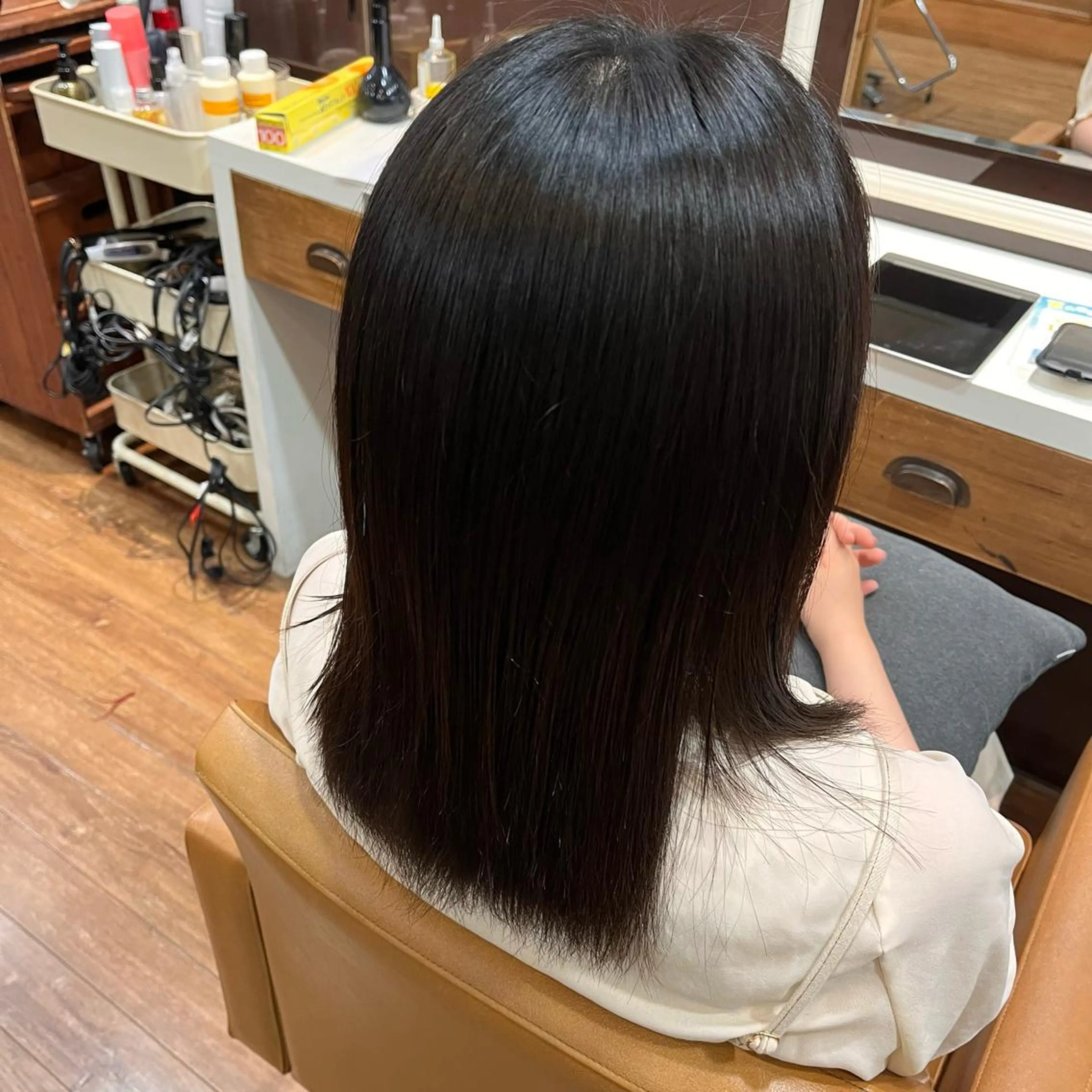 セミロング 髪質改善 トリートメント よしだ しおりのヘアスタイル