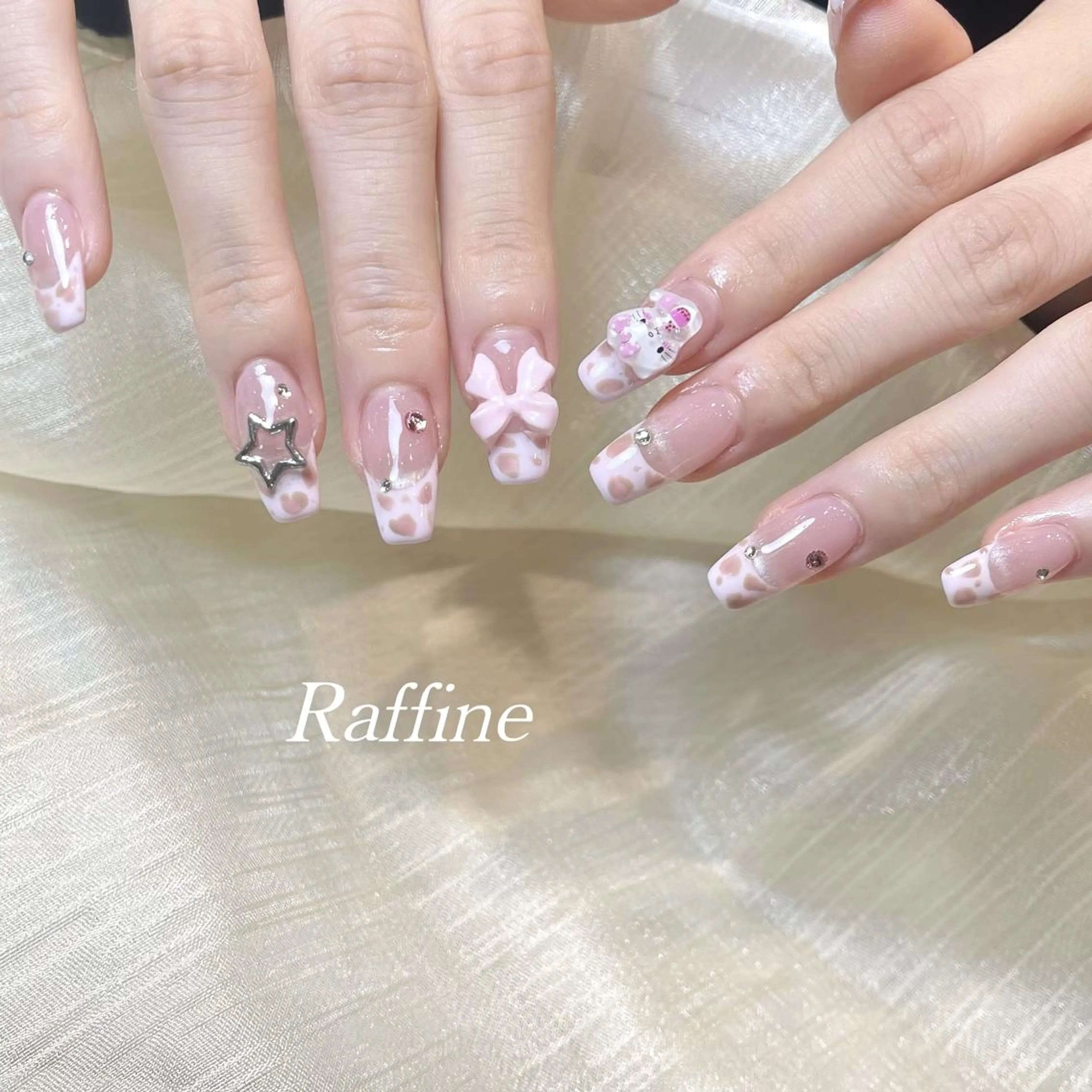 ネイル RAFFINE 月🦋🩵のネイルデザイン