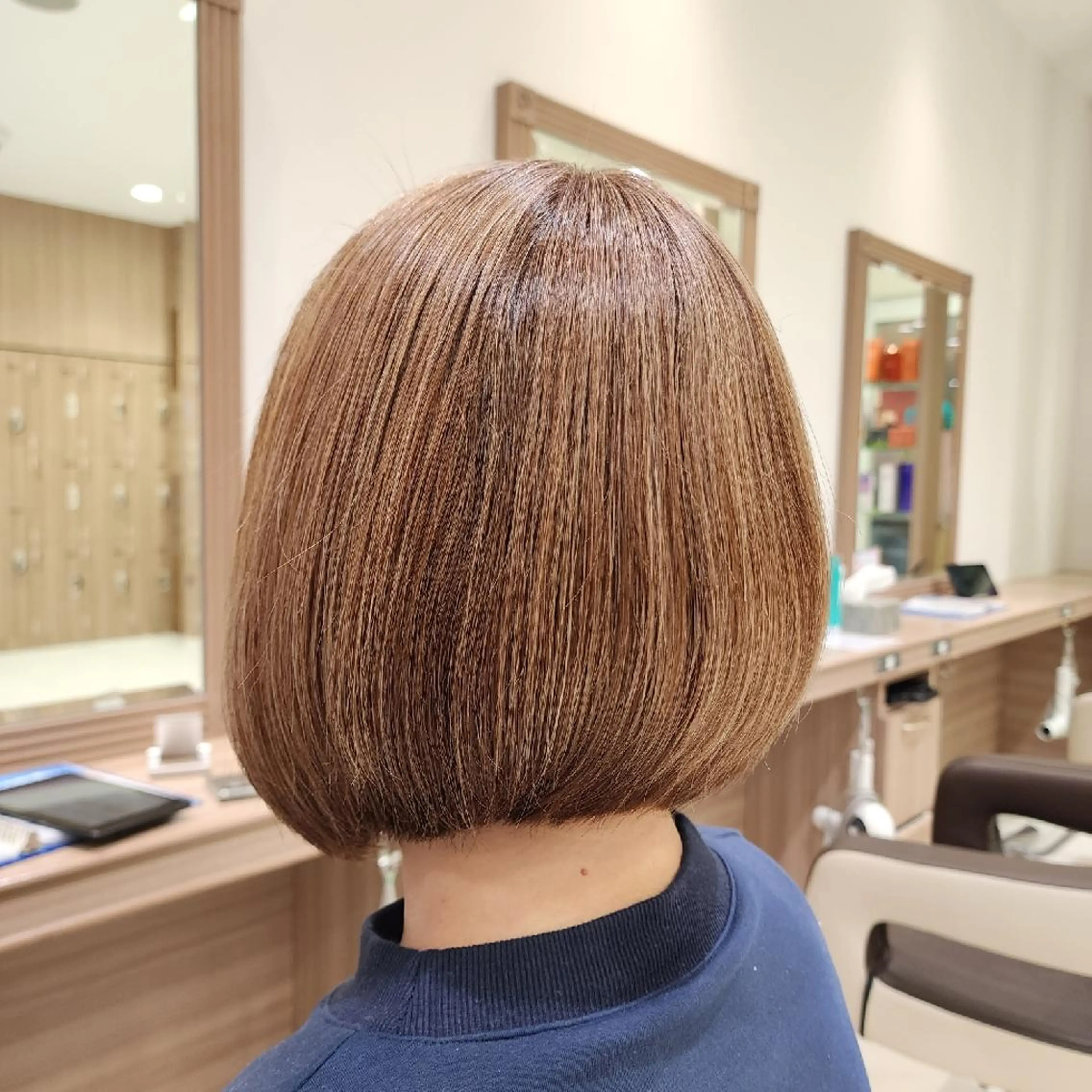 ショート カラー ベージュカラー ブリーチ ハイライトカラー ミルクティーベージュ ボブ 中村 和貴のヘアスタイル