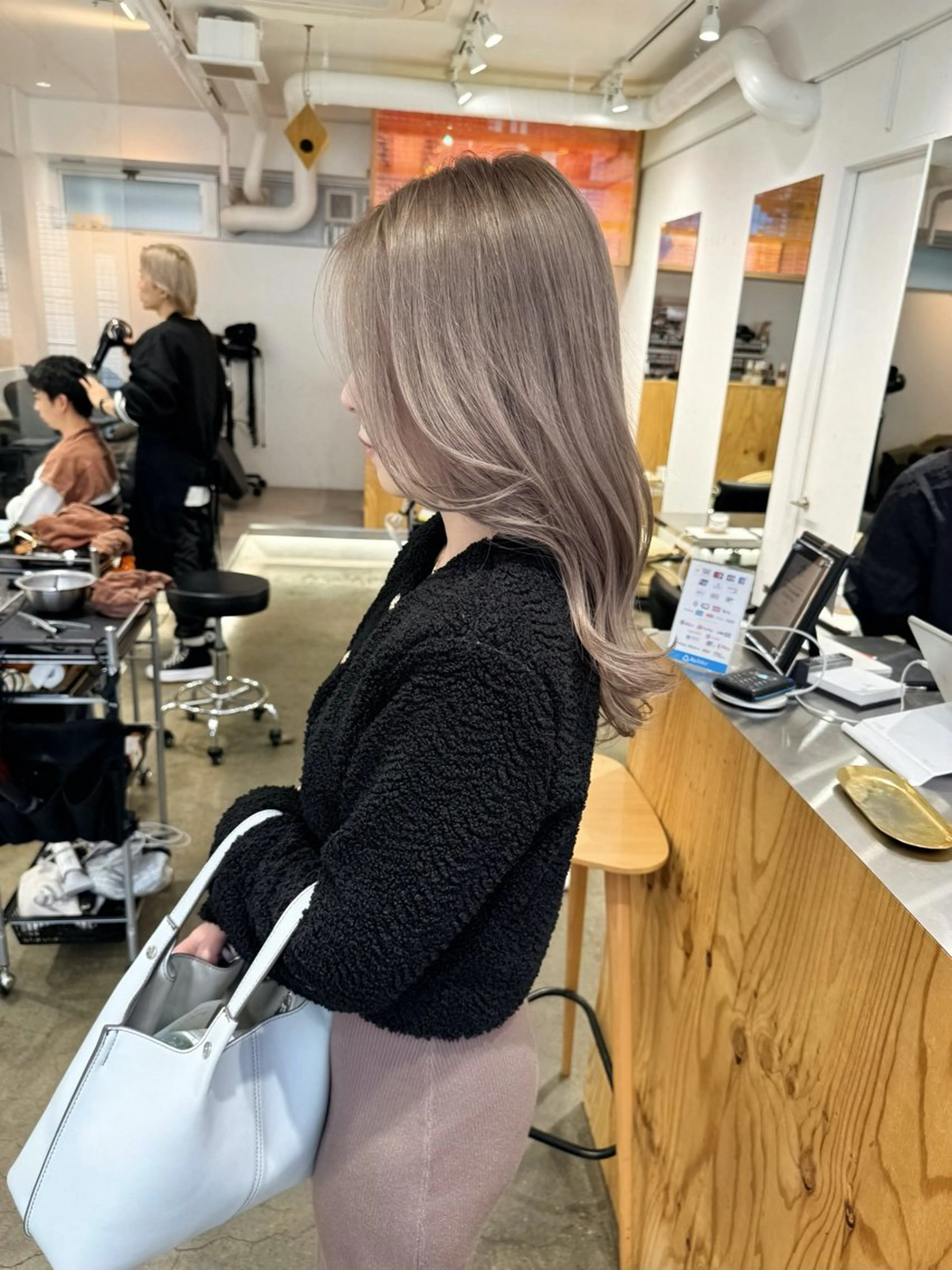 ブリーチ+透明感/アディクシーイルミナカラーの写真