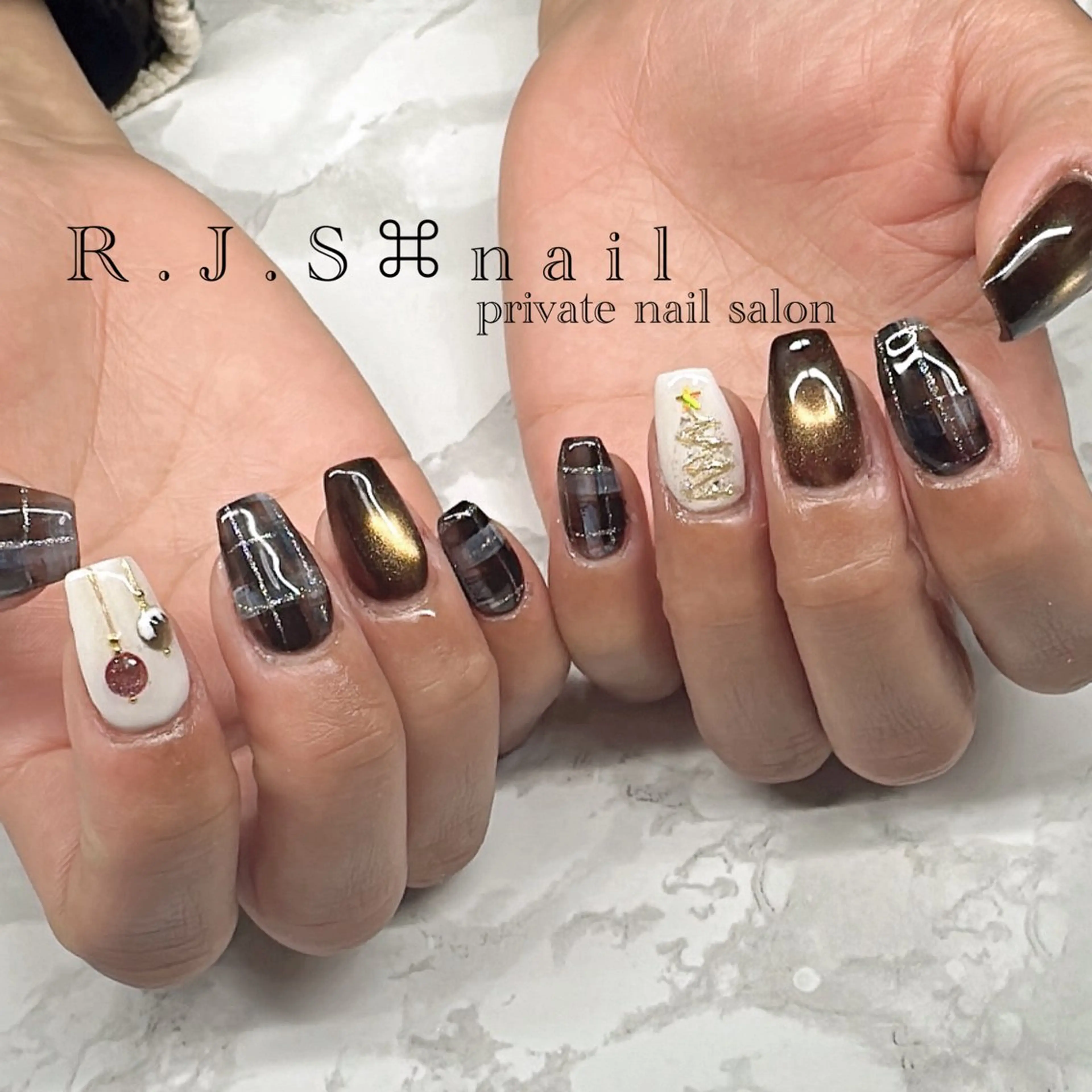 ネイル ブラウン ニュアンスネイル 冬ネイル クリスマス ハンドネイル R.J.S⌘nail所属・R.J.S⌘ nailのネイルデザイン