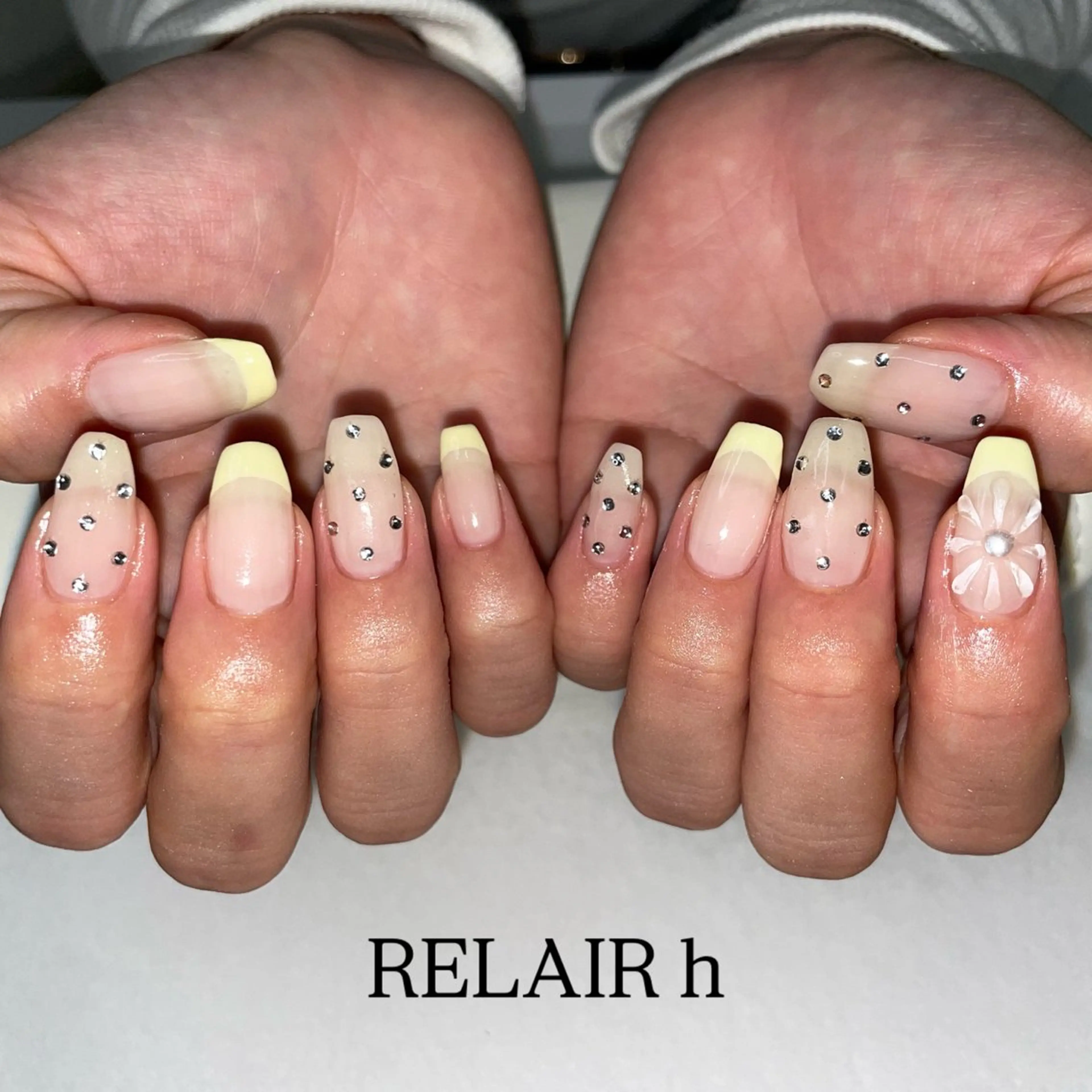 ネイル RELAIR h所属・西村 彩音のネイルデザイン