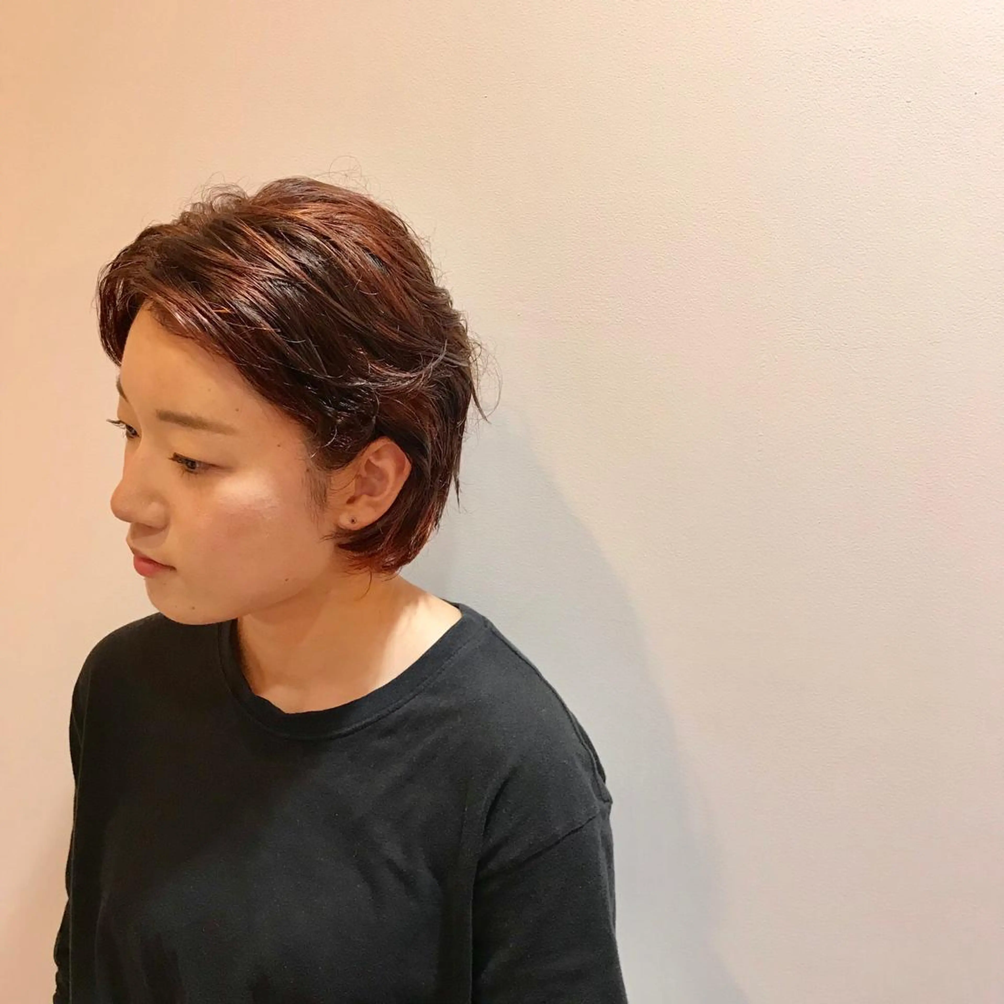 ショート カラー オレンジ レッドカラー くせ毛 ショートヘア Hair Musee   柱店所属・topstylist 吉住 早織のヘアスタイル
