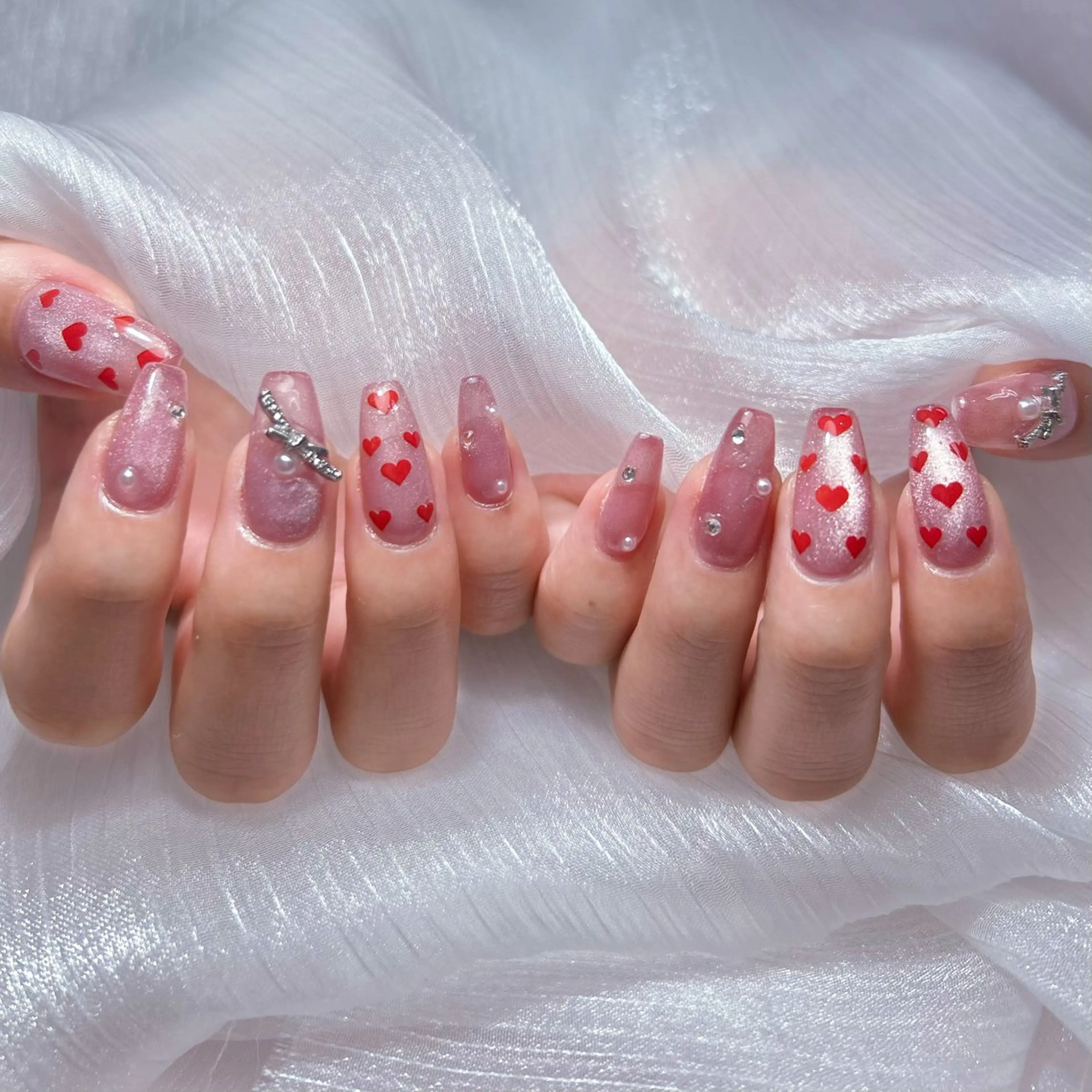 ネイル アートネイル オーロラネイル ガーリー キラキラネイル 韓国ネイル ハンドネイル DIAMOND Nail☁️のネイルデザイン