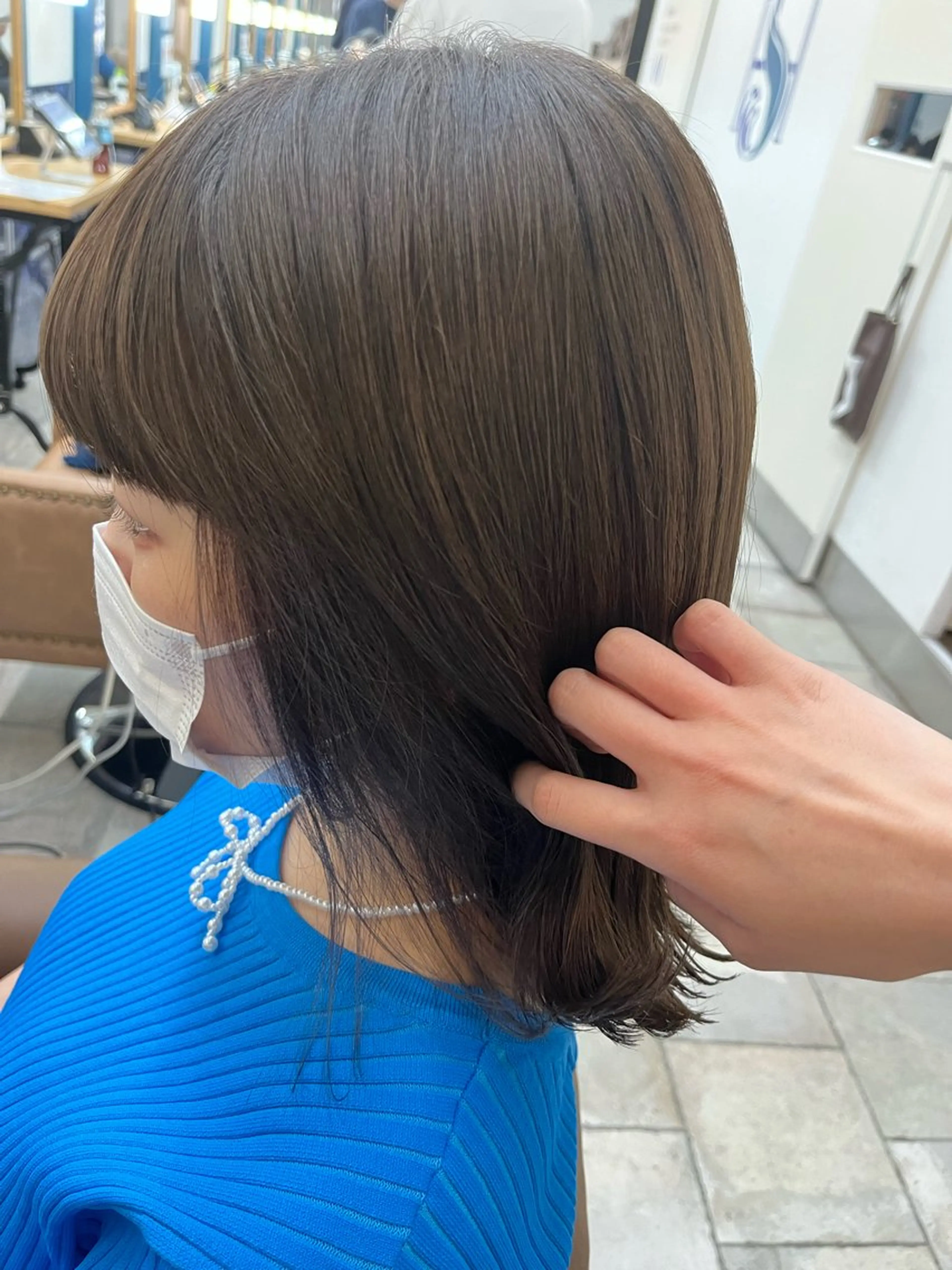 ミディアム カラー イヤリングカラー ヘアカラー トリートメント ヘッドスパ カラー/アイリスト 麻優のヘアスタイル