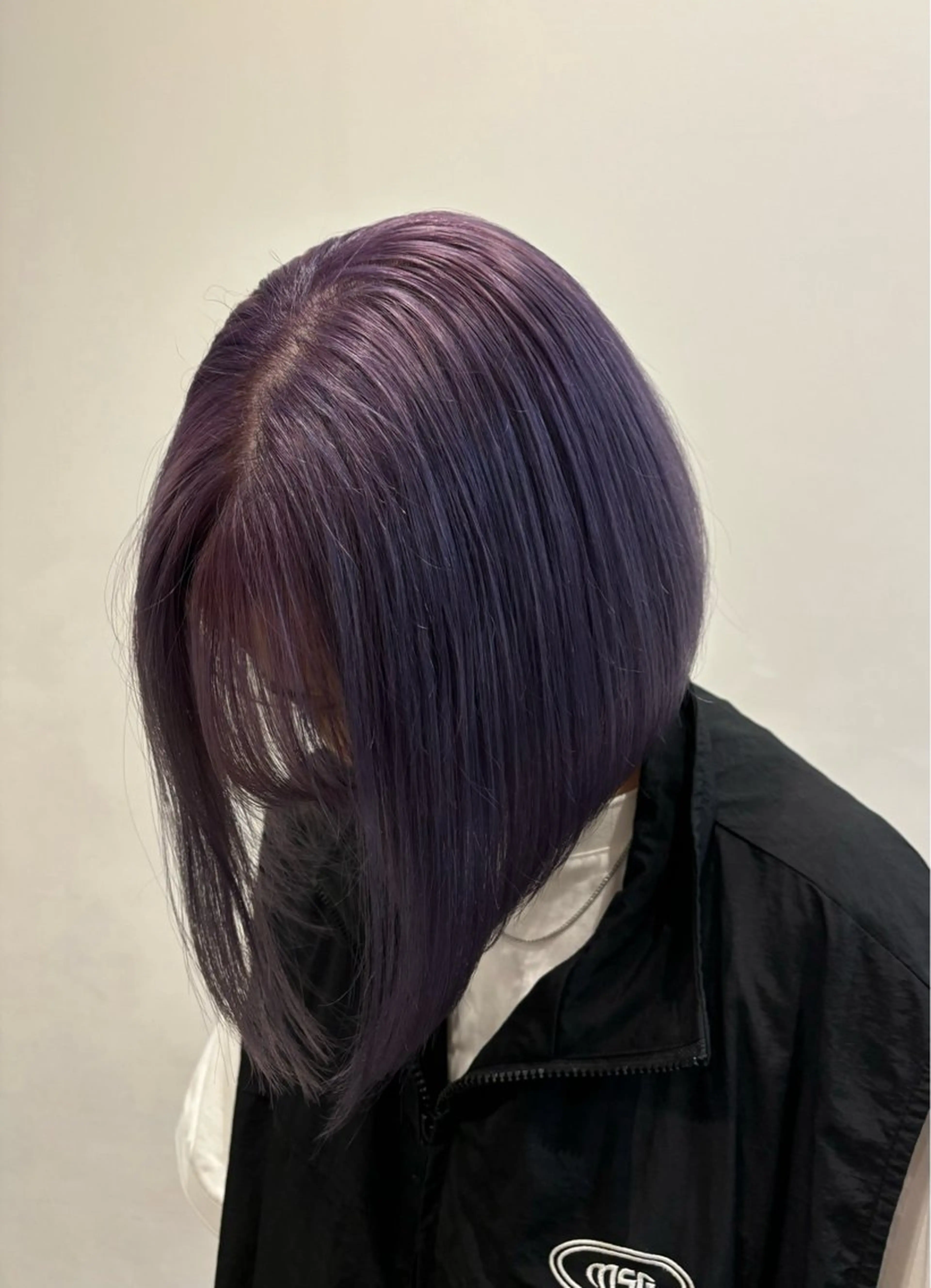 ミディアム パープルカラー Belle 新宿所属・清野　花音/ レイヤーカットのヘアスタイル