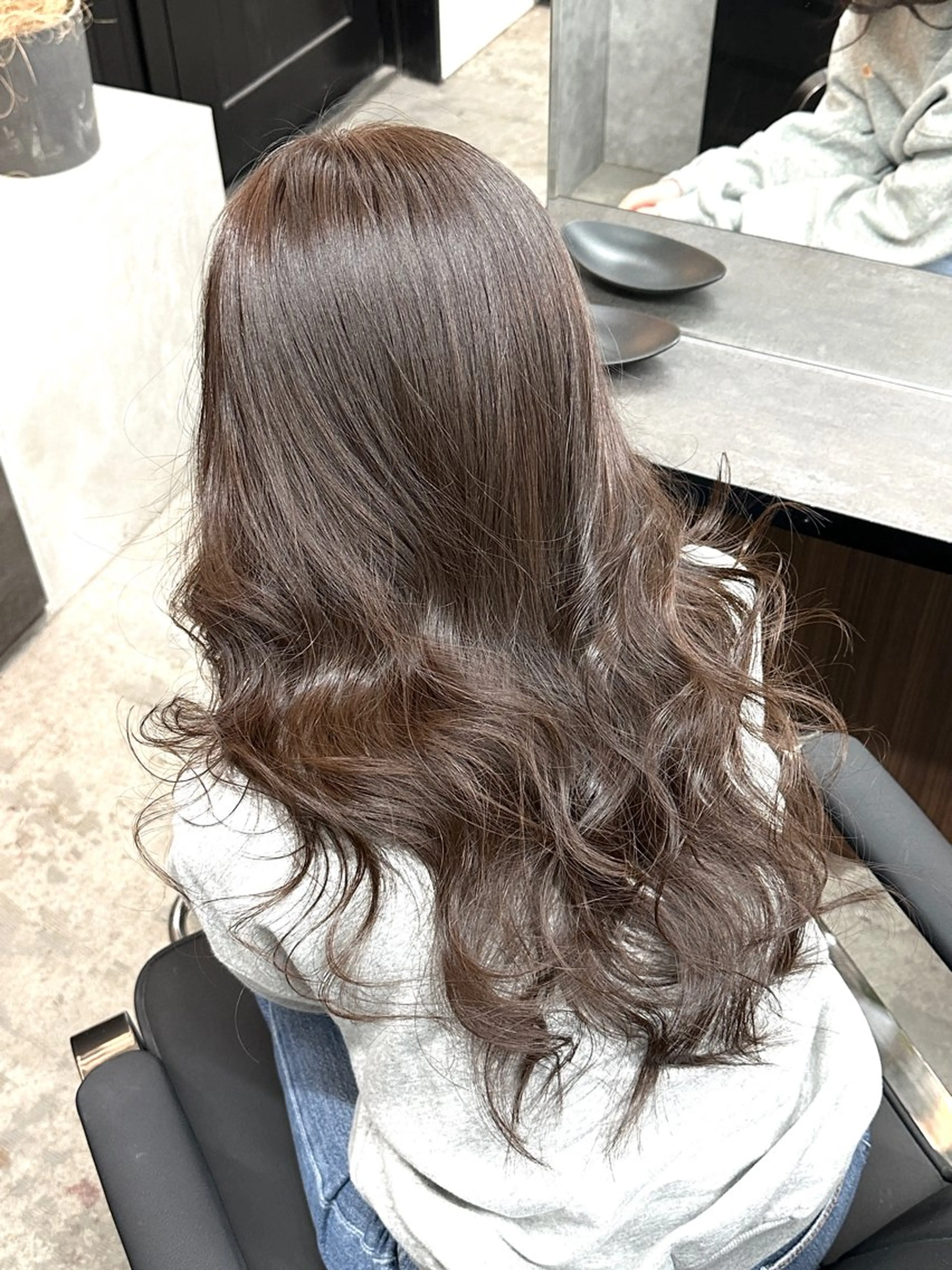 ロング カラー アッシュ アッシュグレー アッシュグレージュ 透明感カラー グレージュ ヘアカラー トリートメント ブリーチなしWカラー 美髪/透明感/ユウゴのヘアスタイル