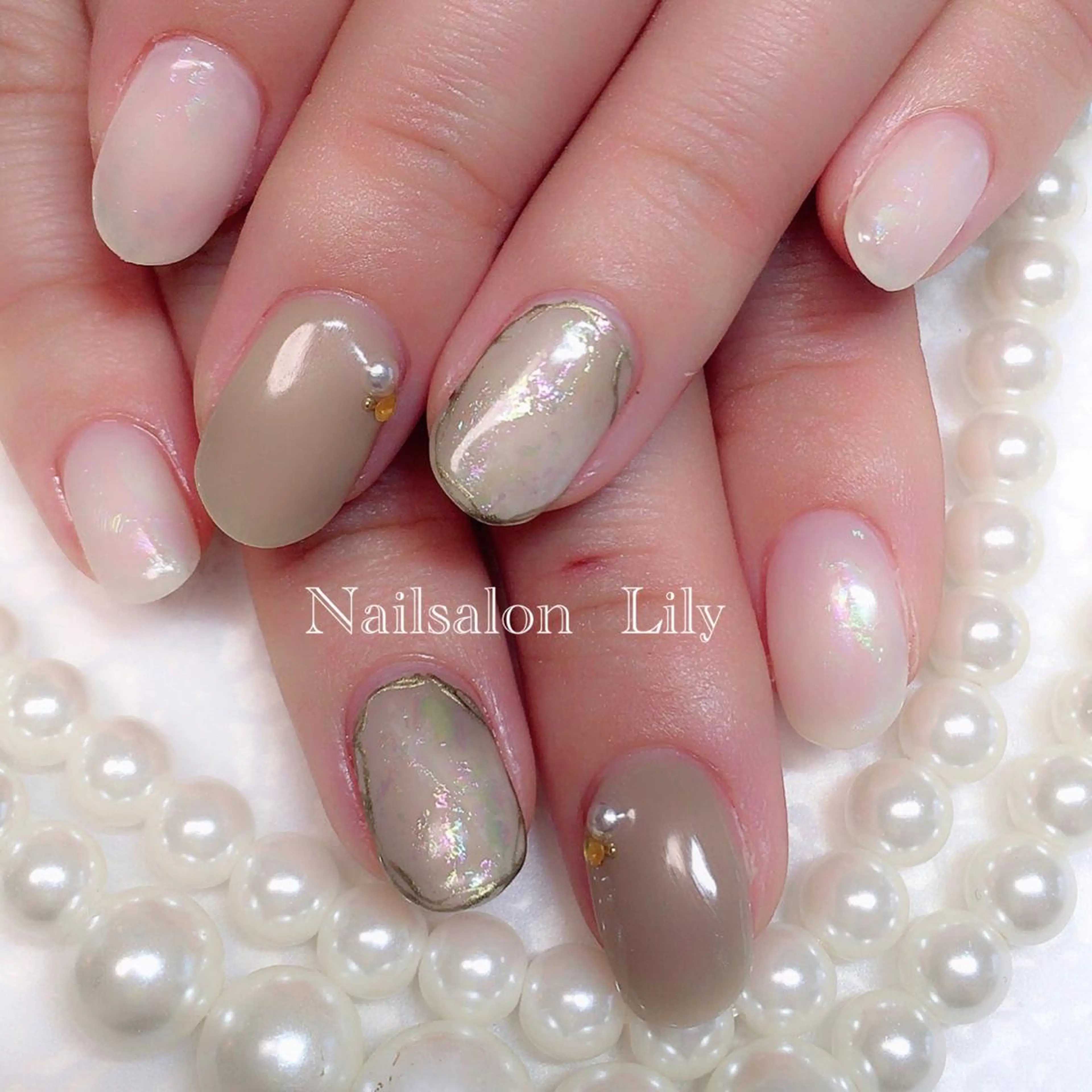 ネイル オーロラネイル キラキラネイル Nailsalon Lilyのネイルデザイン