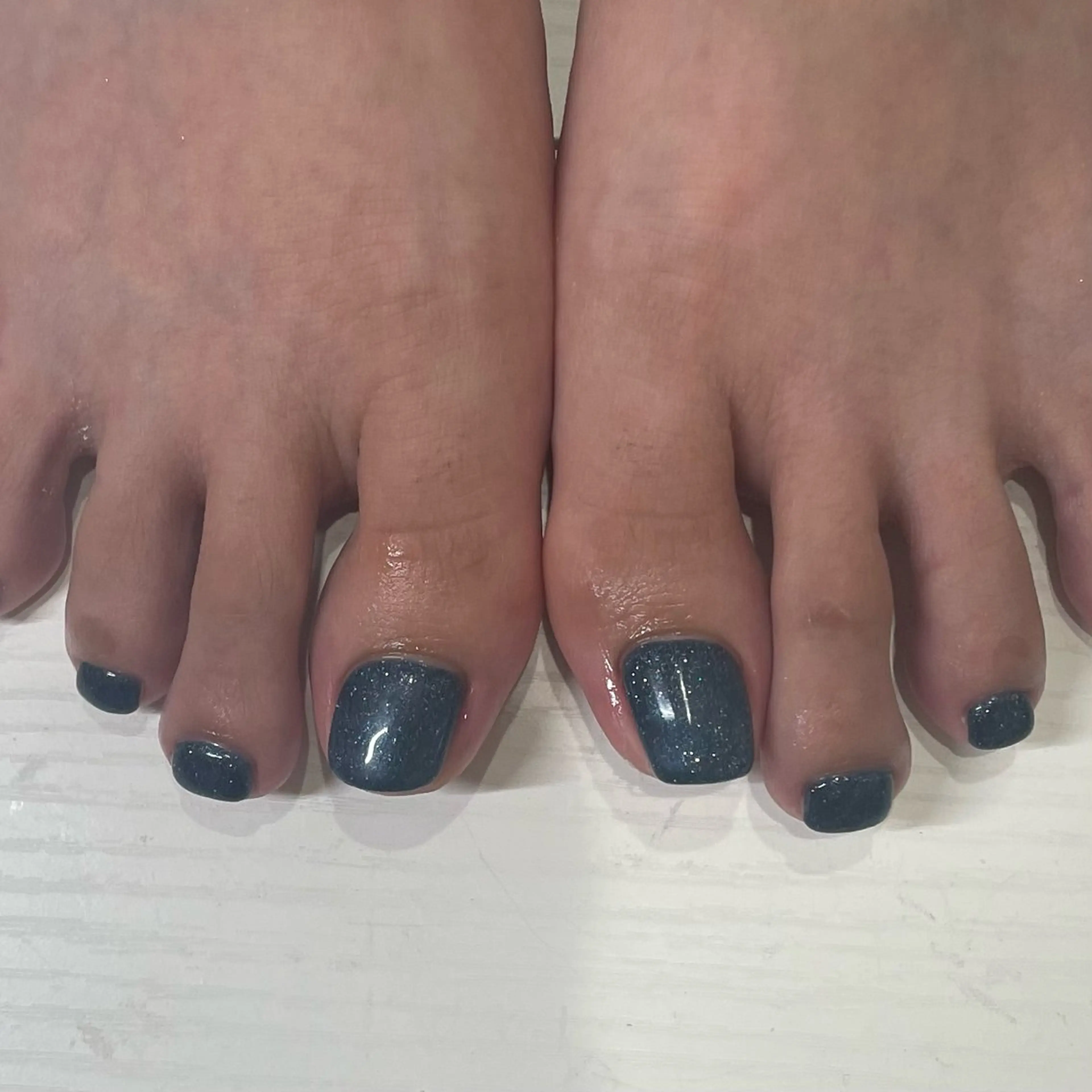 ネイル フットネイル 𝑟𝑖𝑠𝑎 🕯‎🤍のネイルデザイン