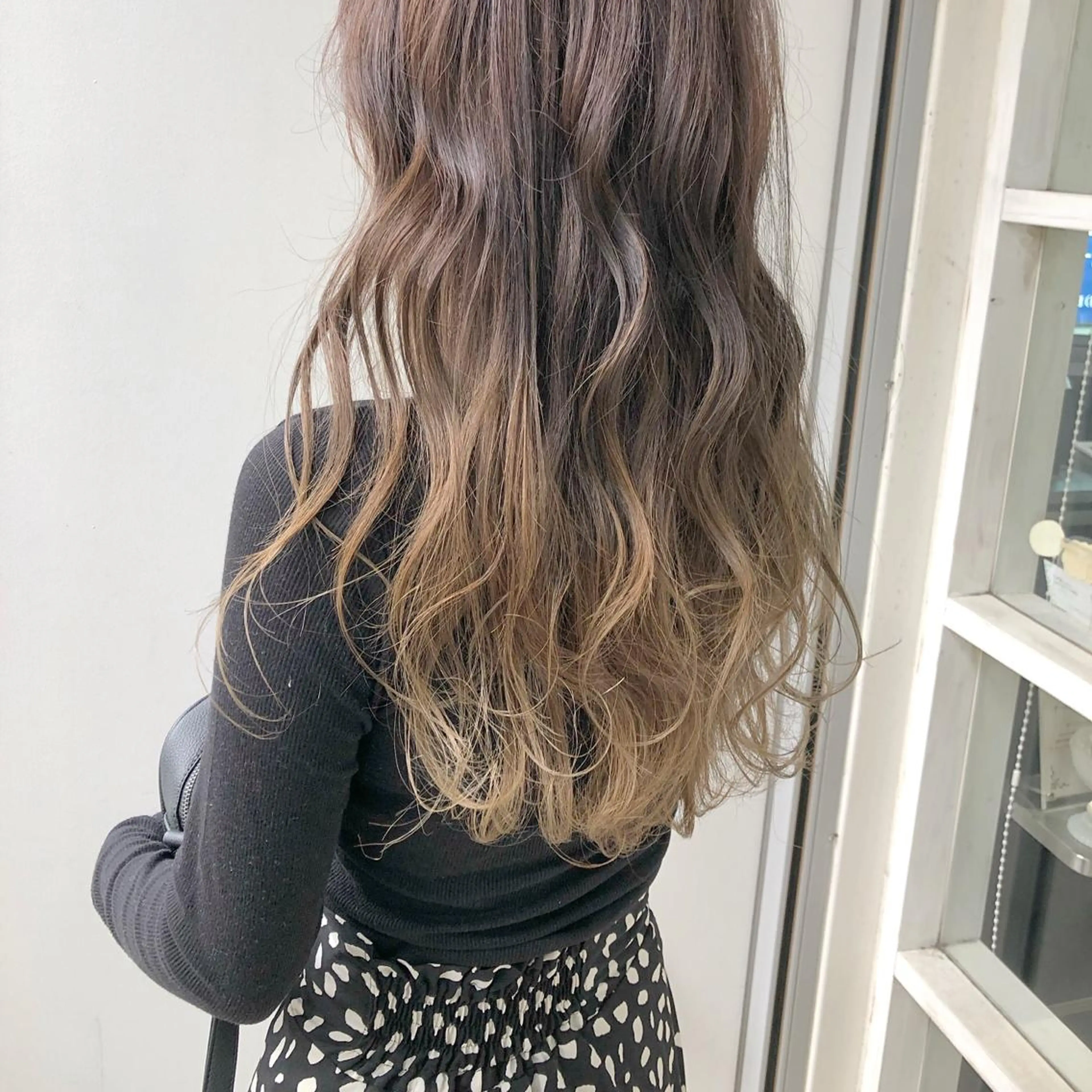 ロング カラー 榎園 由美のヘアスタイル