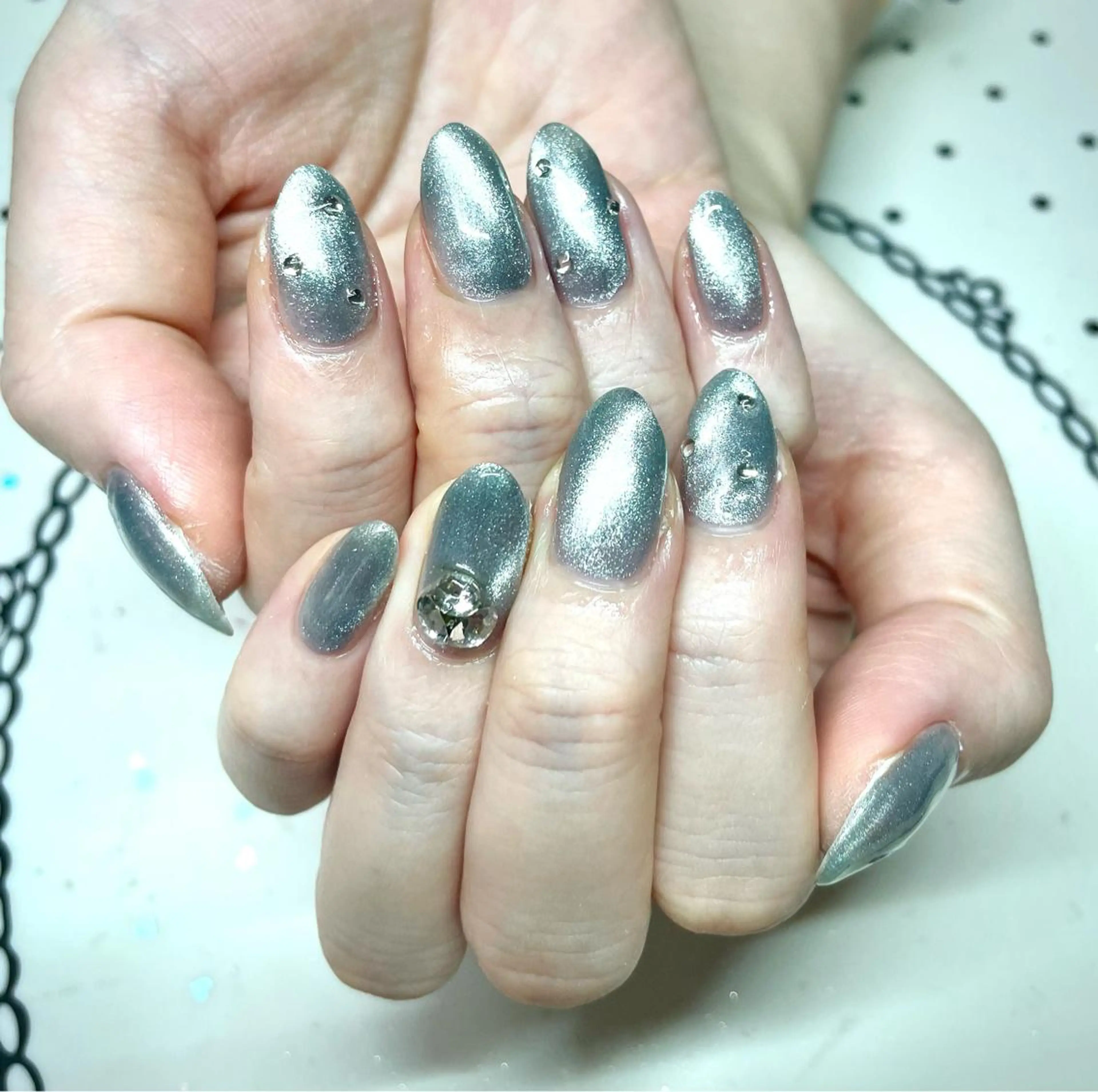 ネイル ストーンネイル nailsalon sugarr所属・nailist cocoのネイルデザイン