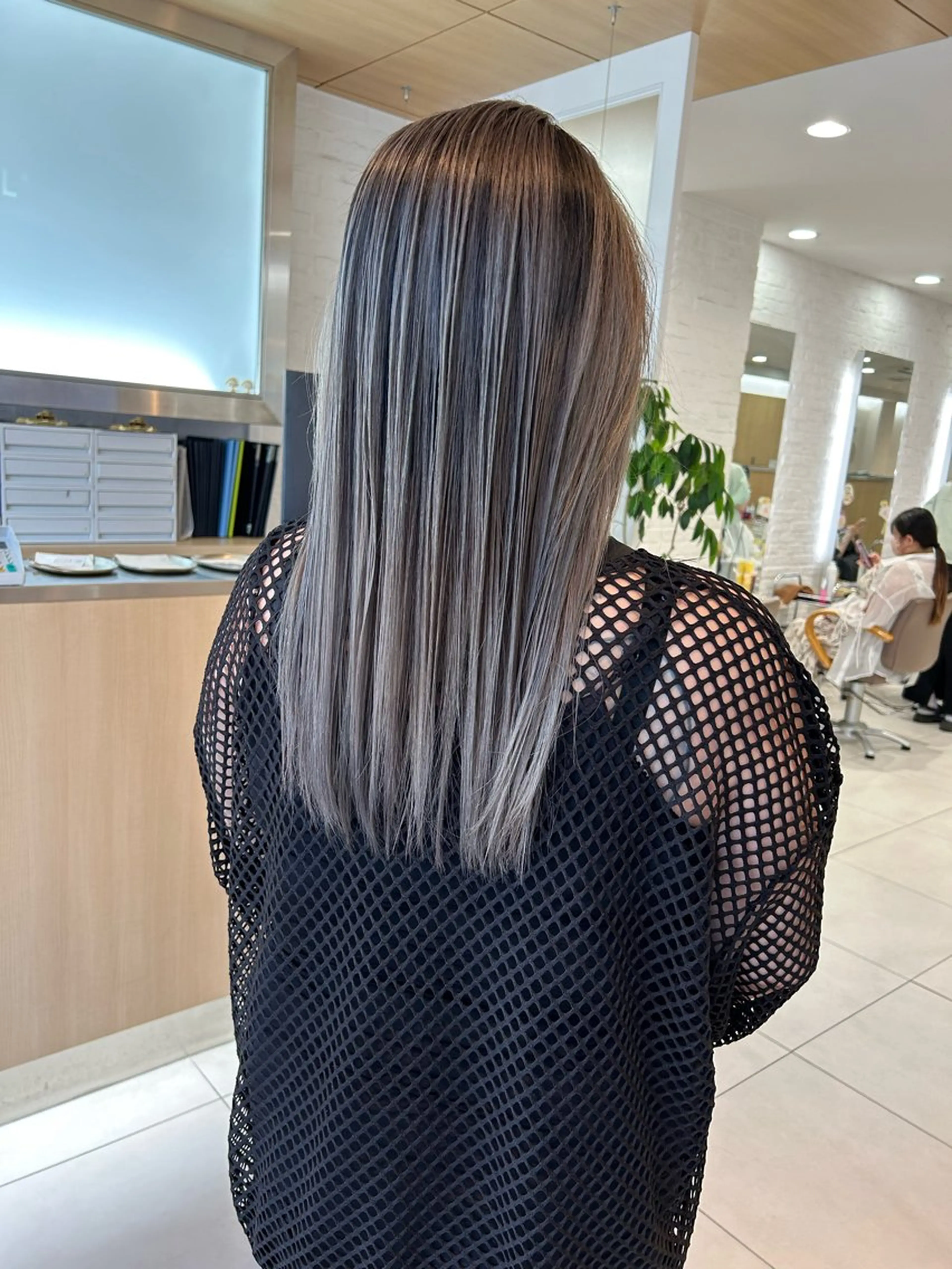 ロング カラー バレイヤージュ ブリーチ ケアブリーチ レイヤーカット ヘアカラー 🍀透明感抜群🍀/ ハイトーンカラーのヘアスタイル